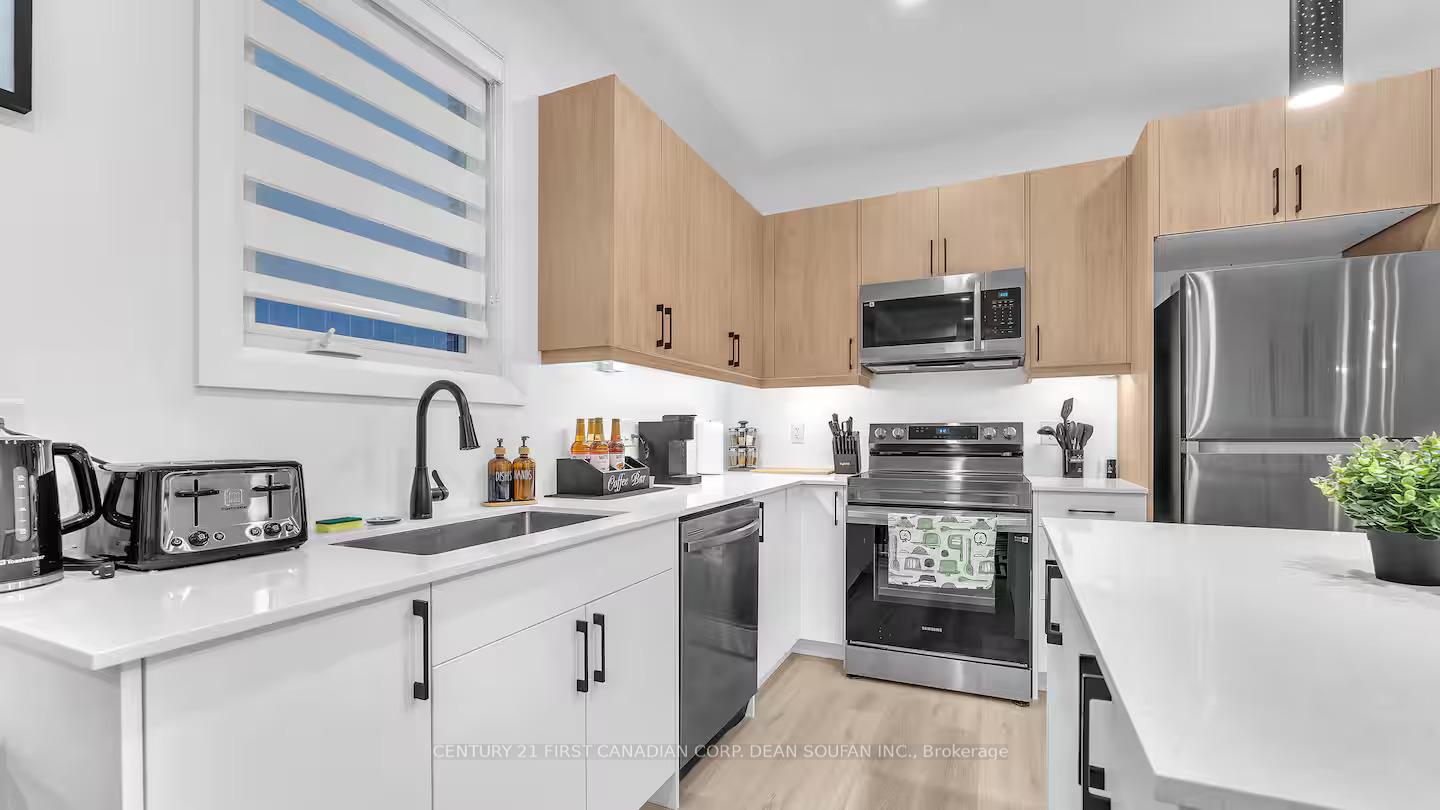 Photo 10 of 3857 Petalpath Way, London, South V — HOMEH