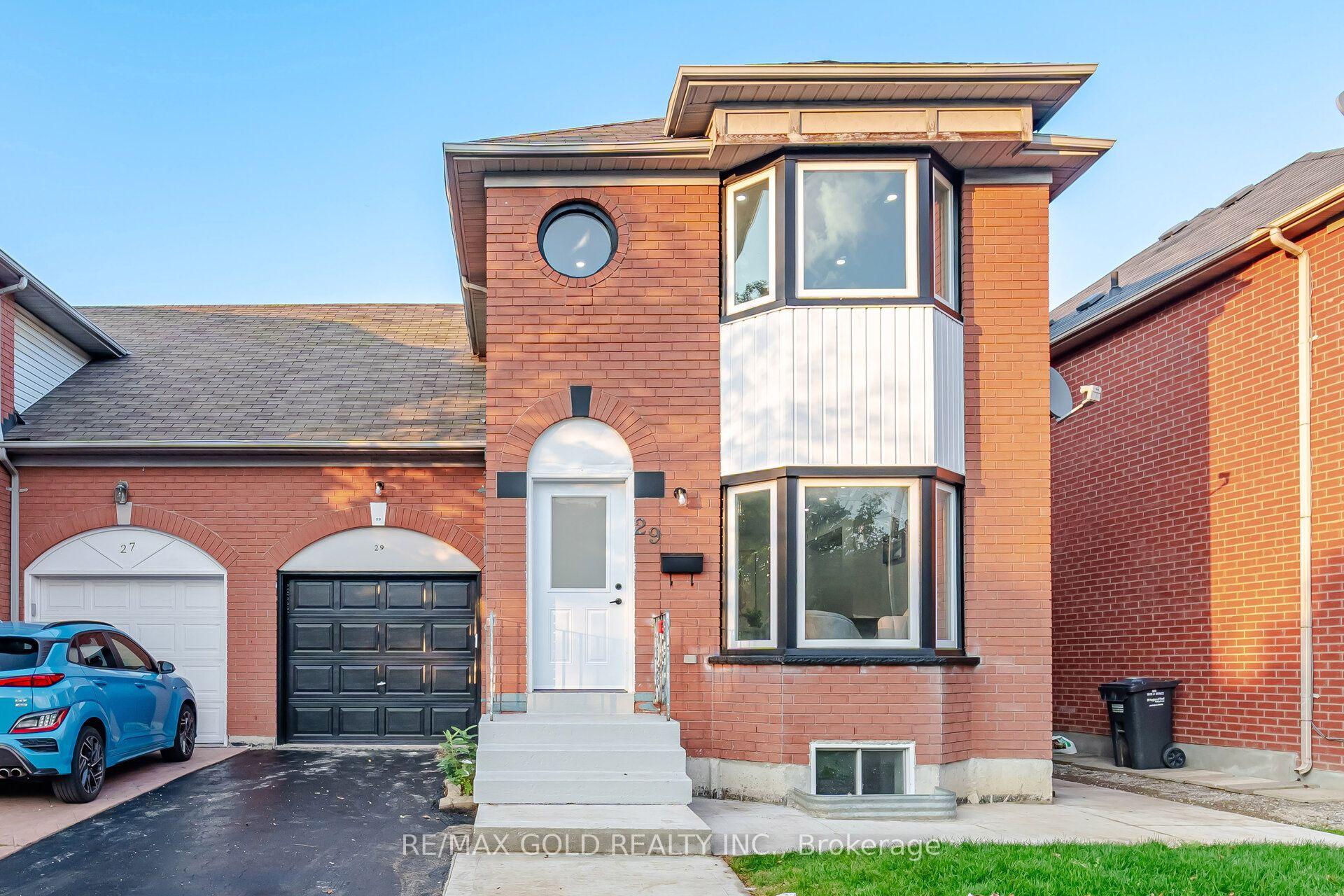 Photo 2 of 29 Fern Valley Crescent, Brampton, Sandringham-Wellington — HOMEH