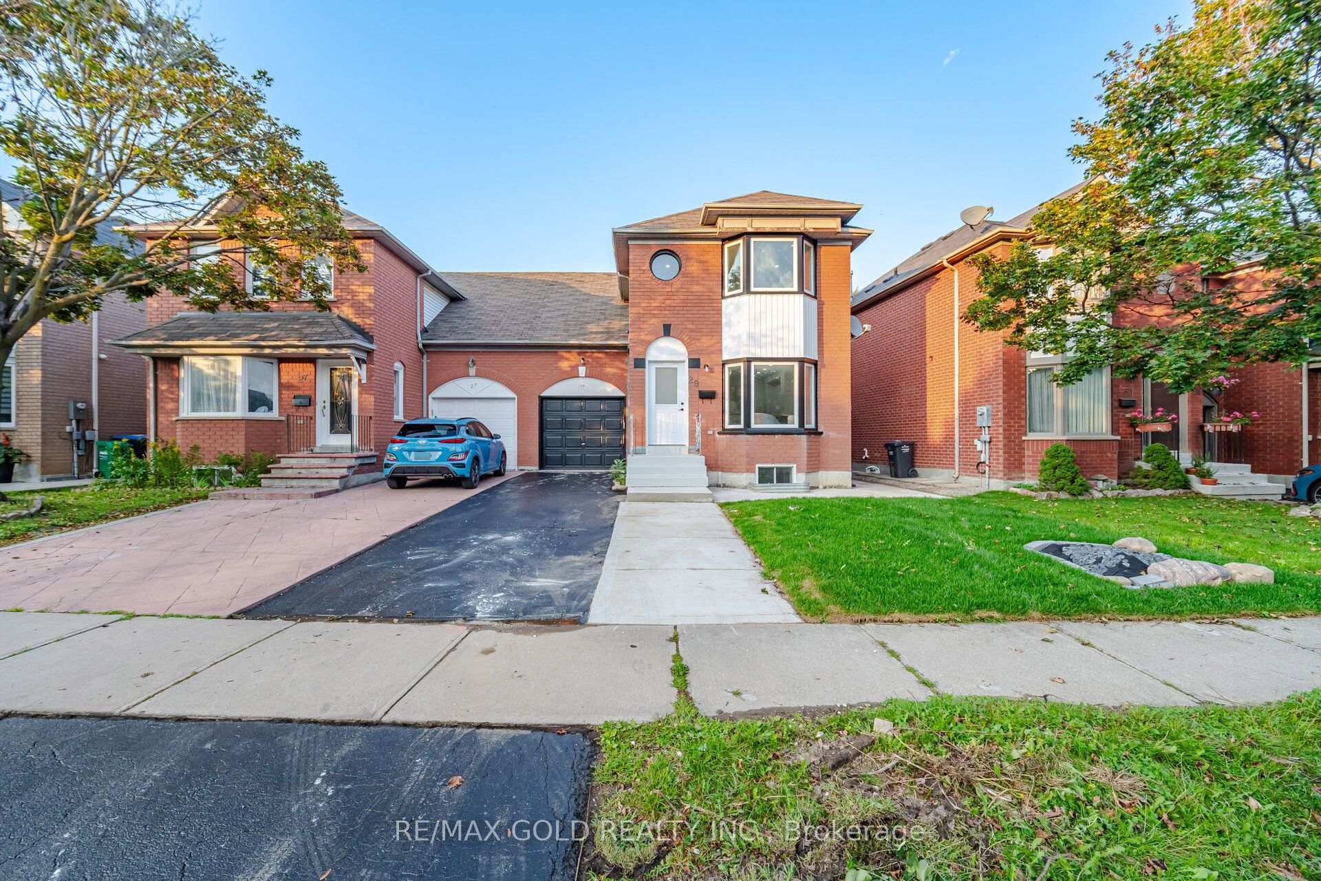 Photo 3 of 29 Fern Valley Crescent, Brampton, Sandringham-Wellington — HOMEH