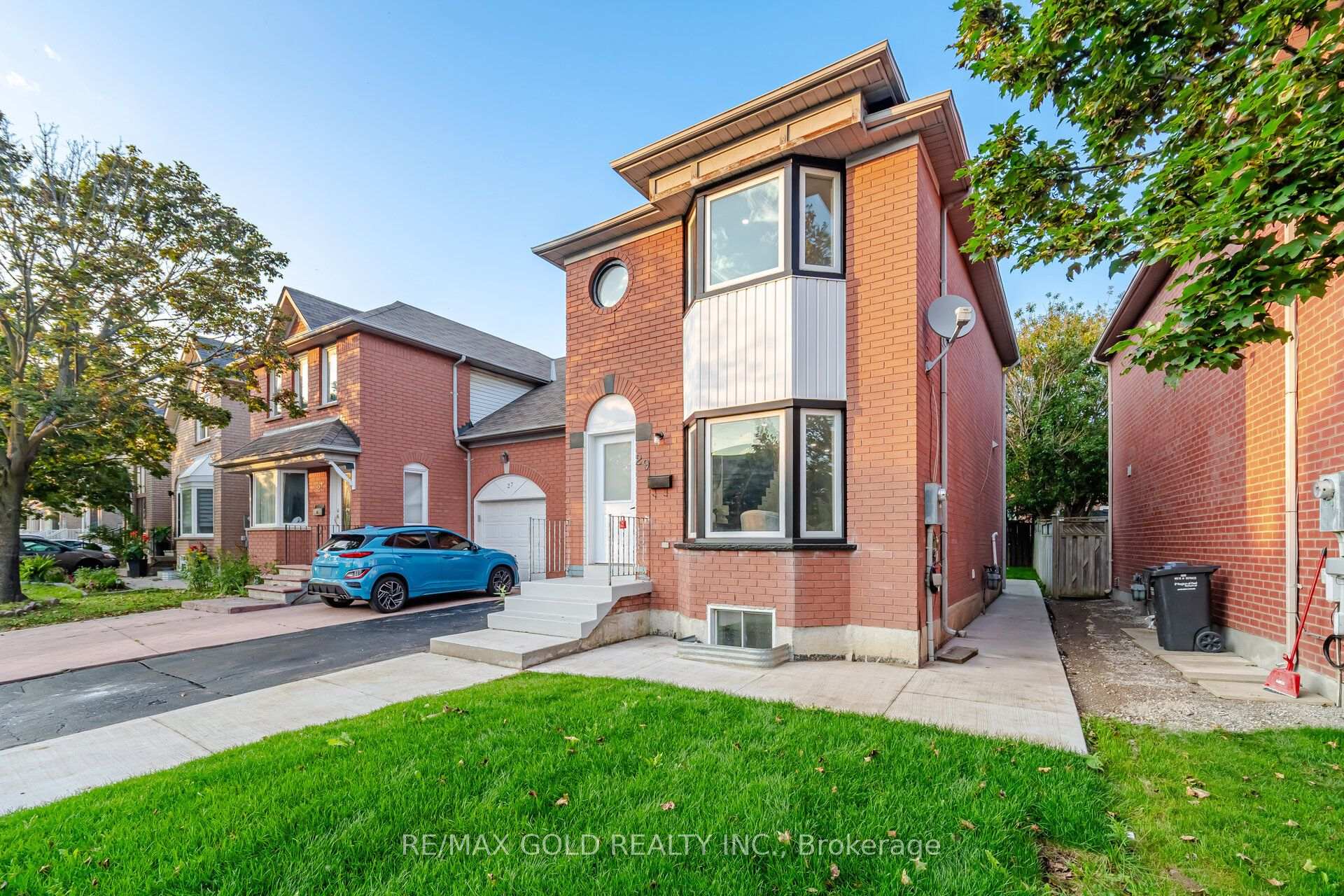Photo 9 of 29 Fern Valley Crescent, Brampton, Sandringham-Wellington — HOMEH
