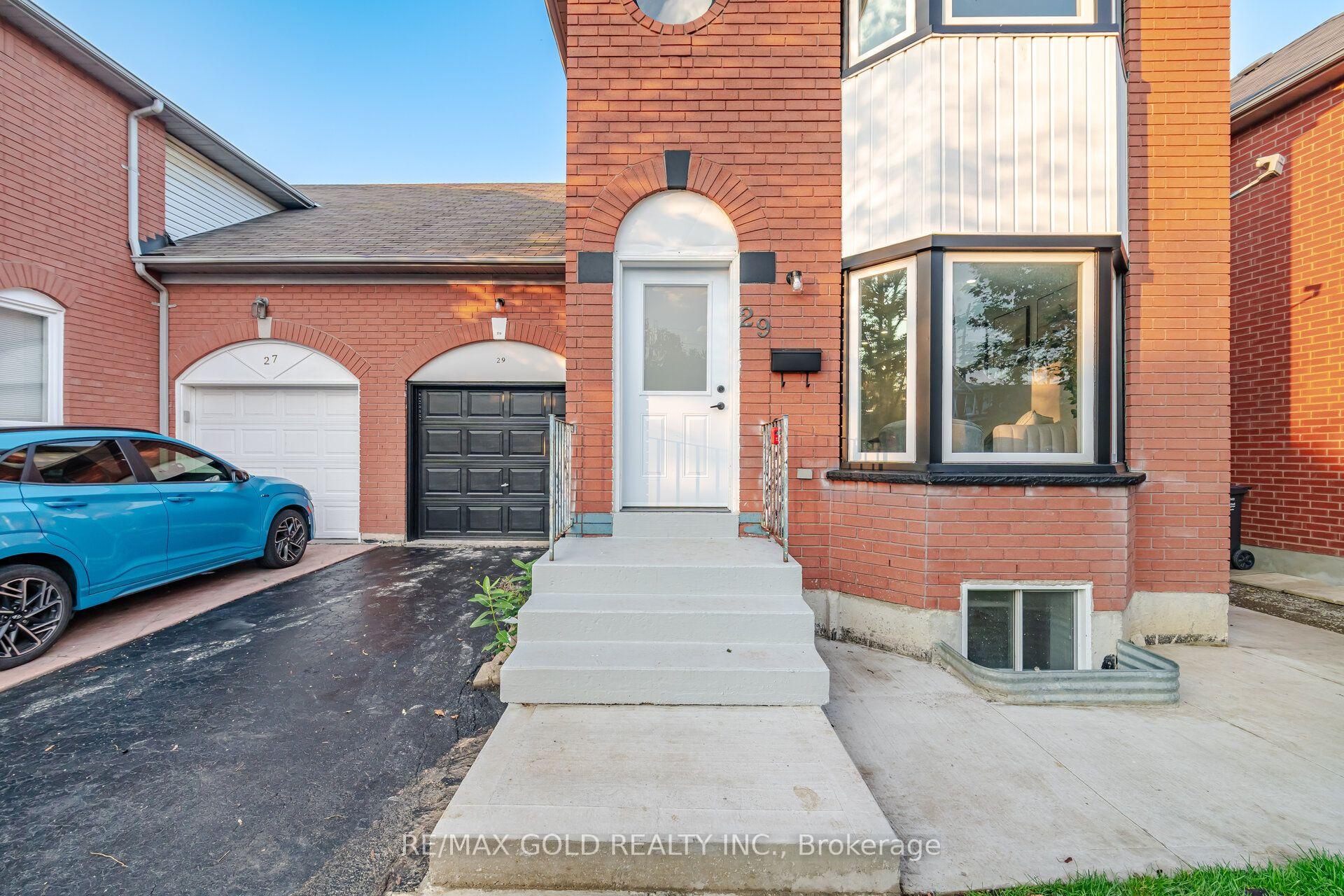 Photo 12 of 29 Fern Valley Crescent, Brampton, Sandringham-Wellington — HOMEH