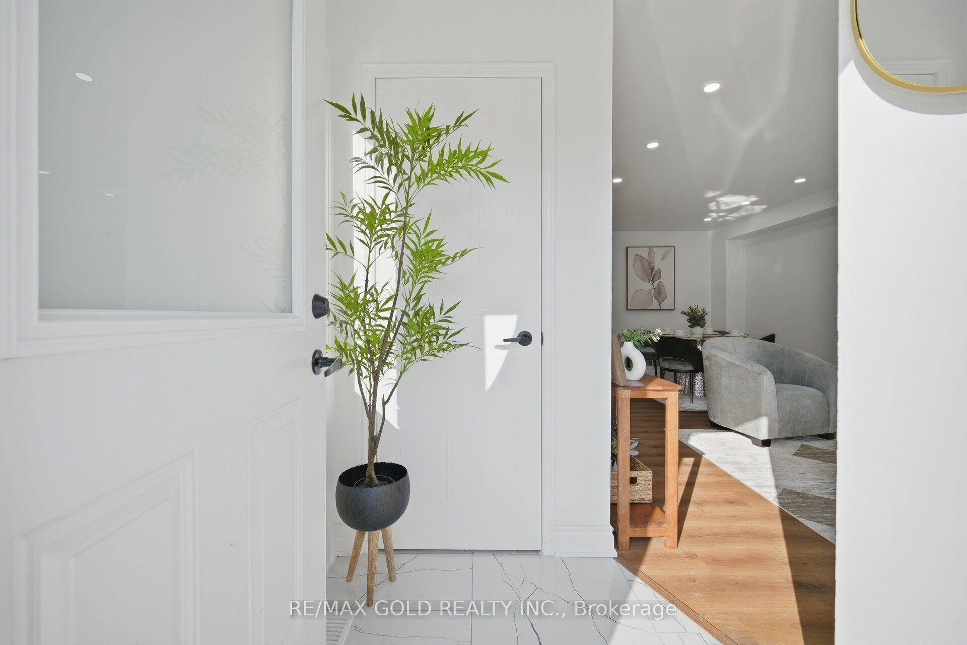 Photo 10 of 29 Fern Valley Crescent, Brampton, Sandringham-Wellington — HOMEH
