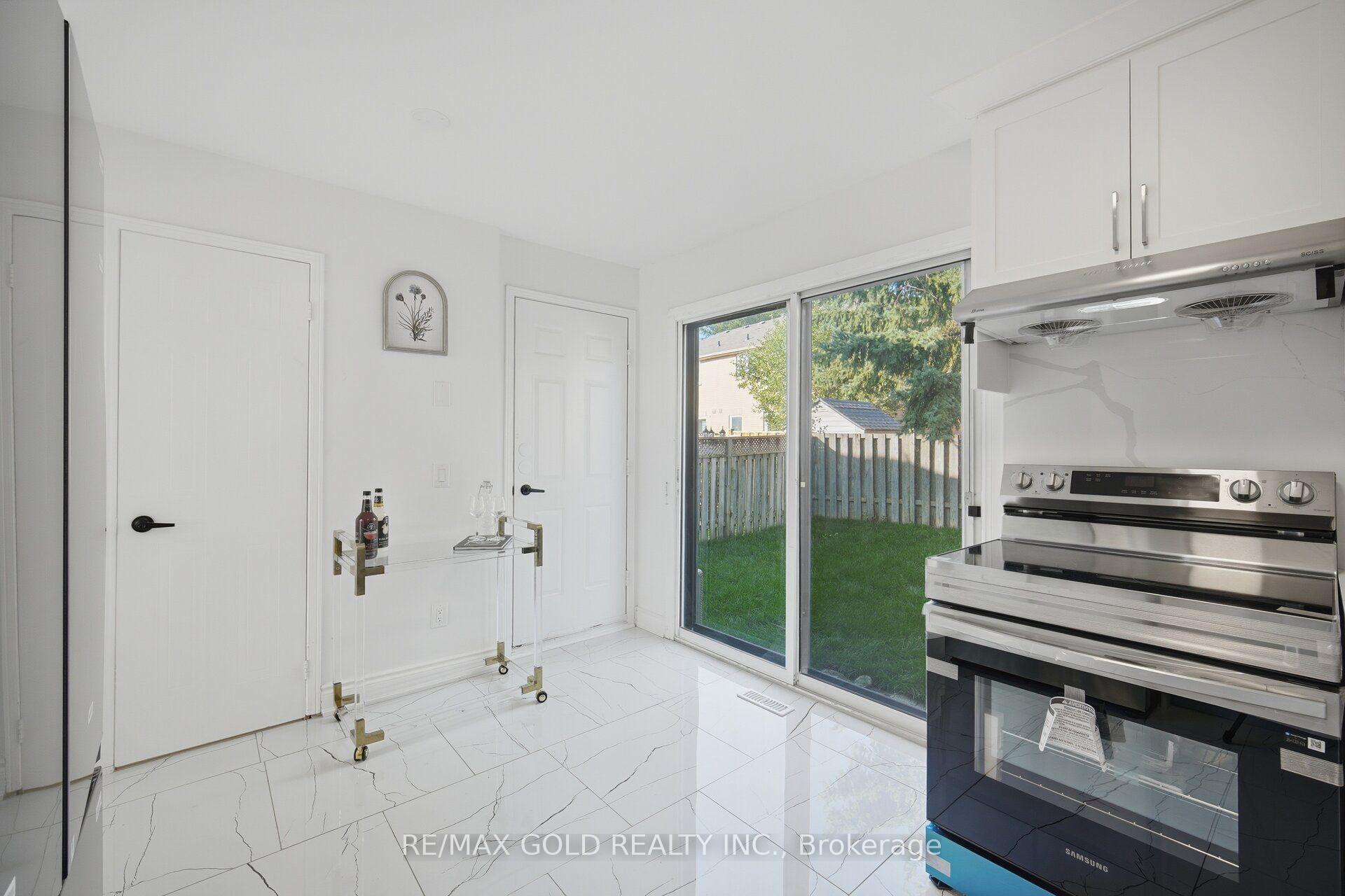 Photo 22 of 29 Fern Valley Crescent, Brampton, Sandringham-Wellington — HOMEH