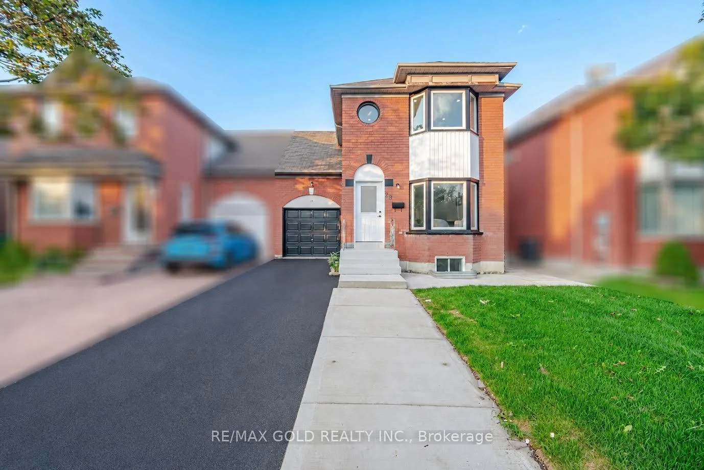 Photo 1 of 29 Fern Valley Crescent, Brampton, Sandringham-Wellington — HOMEH