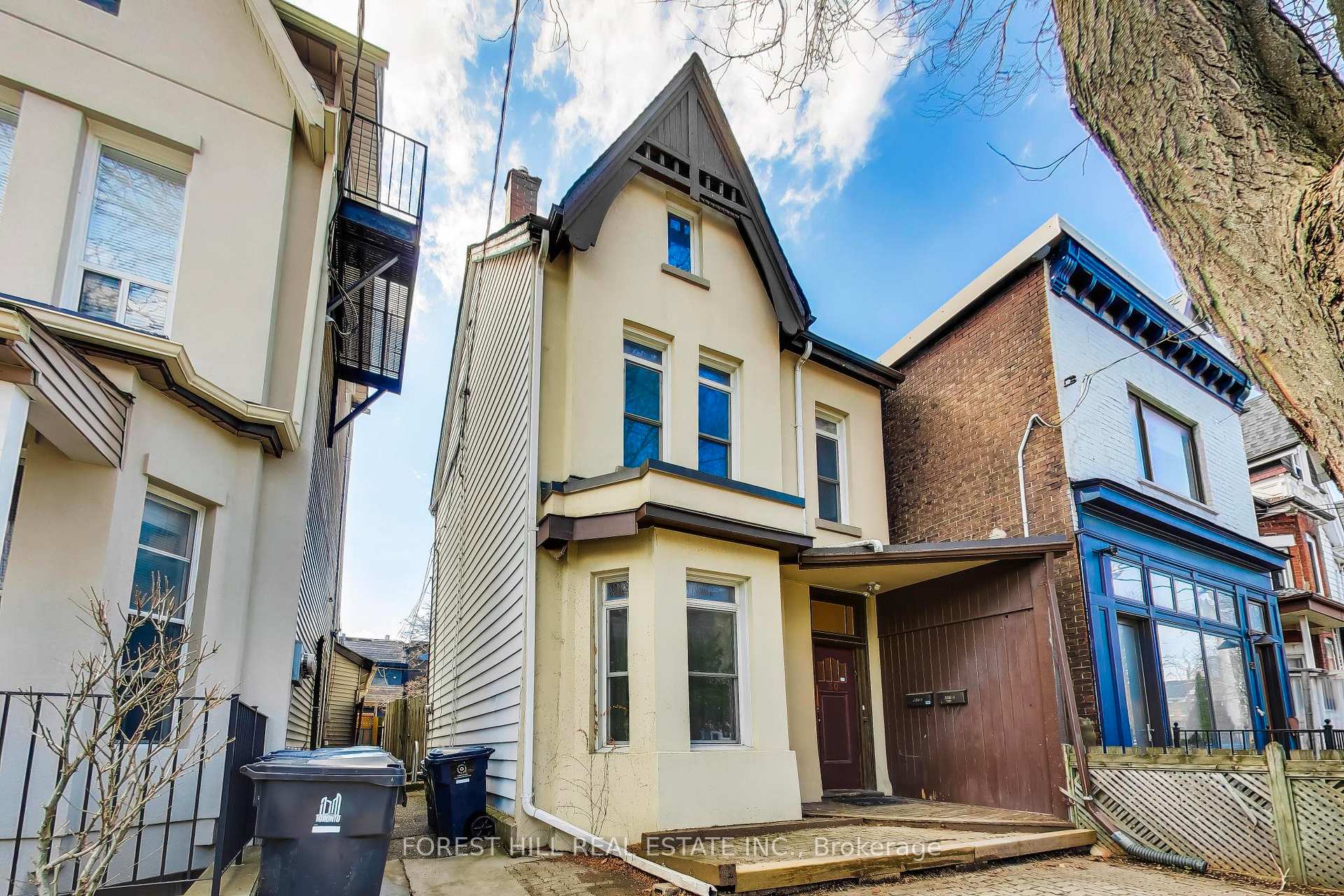 Photo 2 of 30 Robert Street, Toronto, University — HOMEH