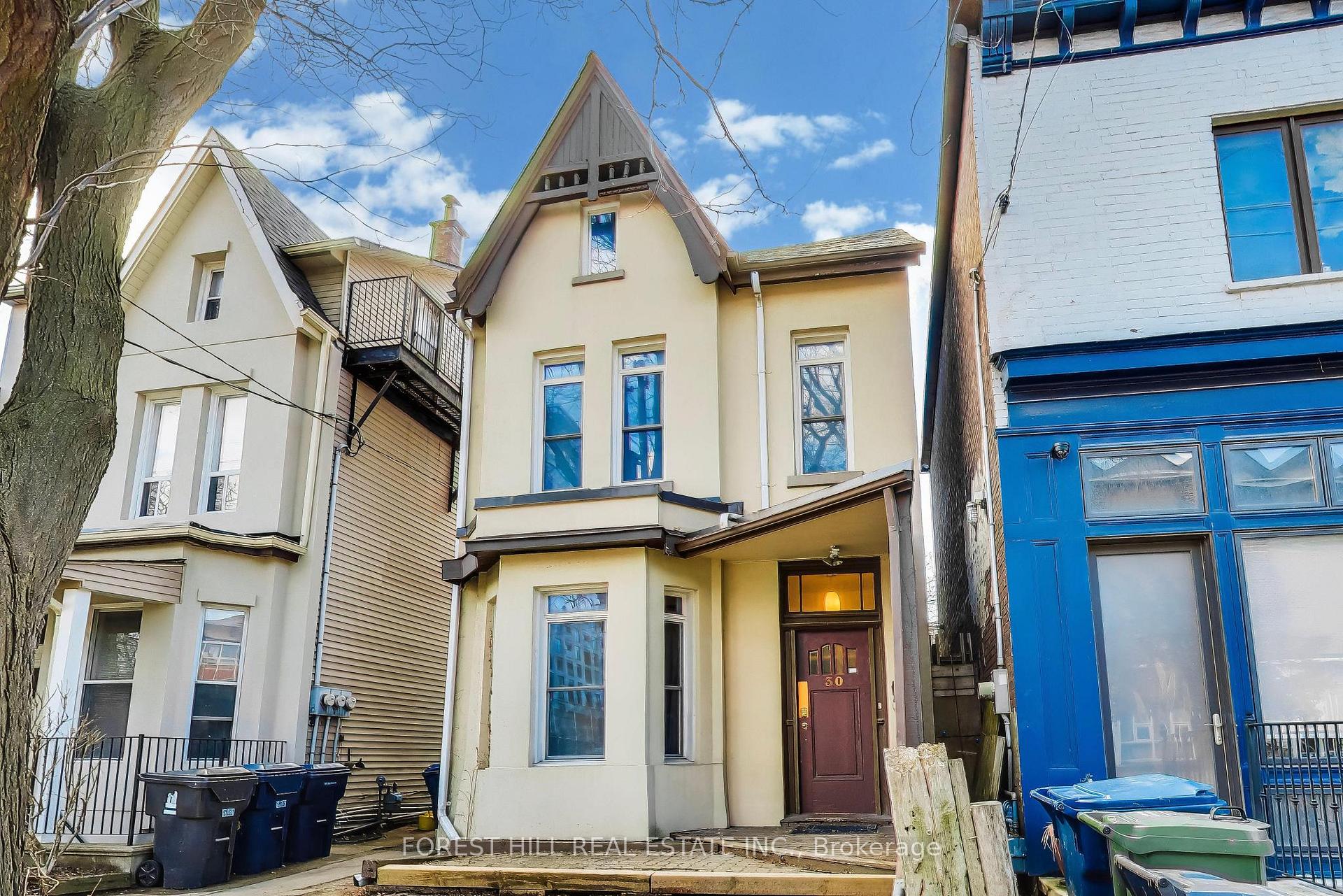 Photo 3 of 30 Robert Street, Toronto, University — HOMEH