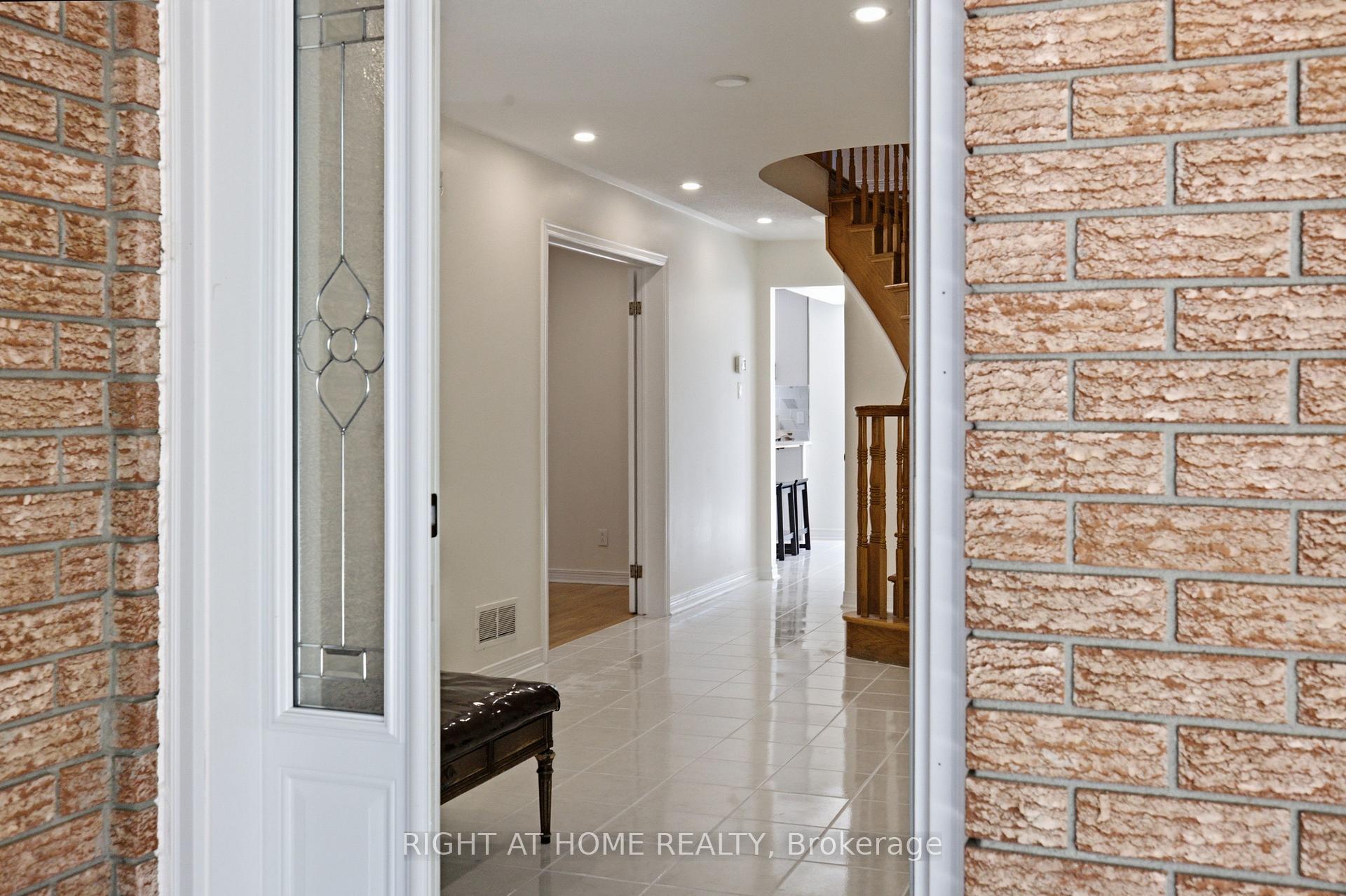 Photo 2 of 34 Cellini Court, Ottawa, Hunt Club Park — HOMEH