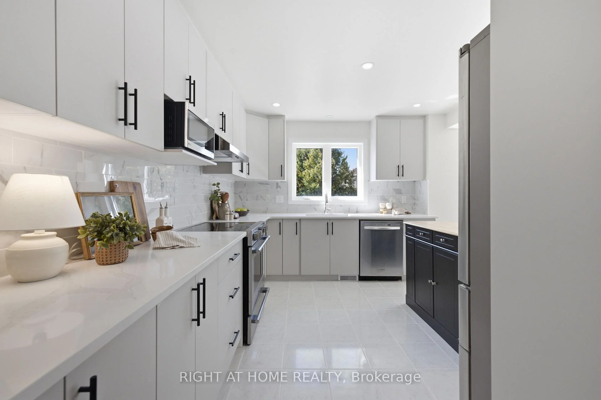 Photo 10 of 34 Cellini Court, Ottawa, Hunt Club Park — HOMEH