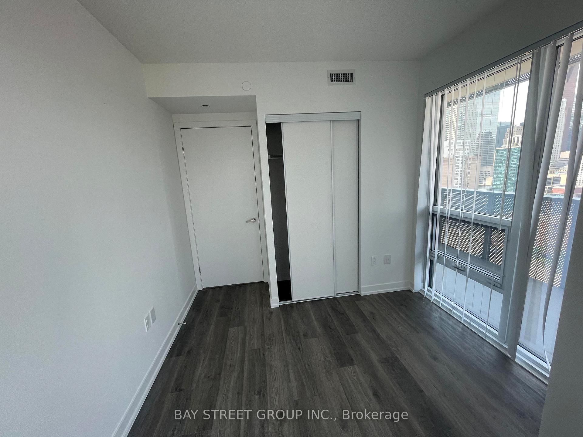Photo 5 of Unit 2905, 55 Cooper Street, Toronto, Waterfront Communities — HOMEH