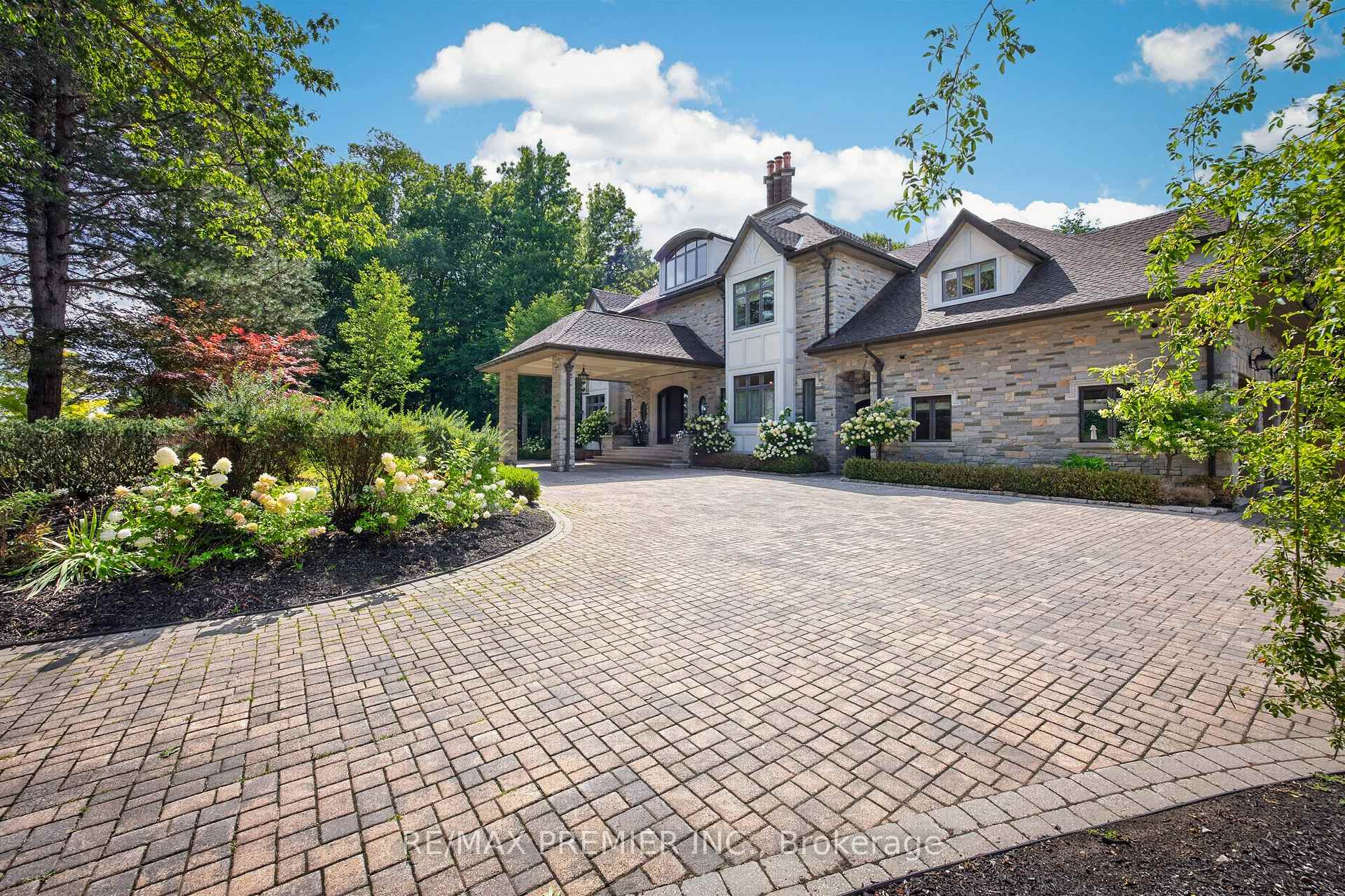 Photo 2 of 40 Golf Avenue, Vaughan, East Woodbridge — HOMEH