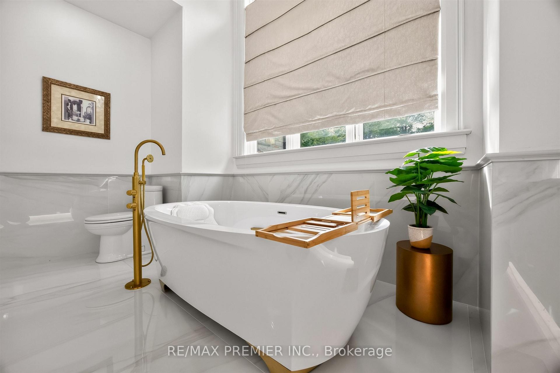 Photo 23 of 40 Golf Avenue, Vaughan, East Woodbridge — HOMEH