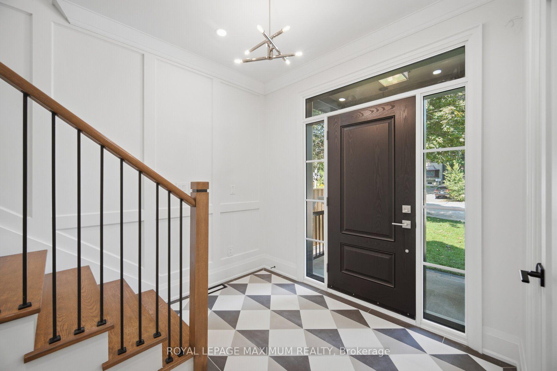 Photo 3 of 11 Park Blvd, Etobicoke, Long Branch — HOMEH