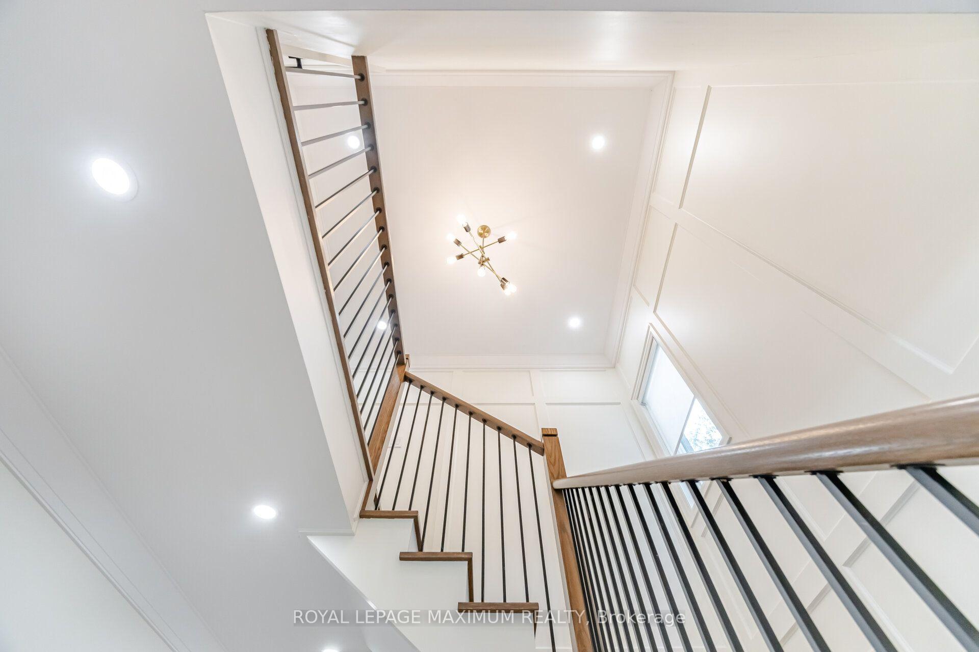 Photo 5 of 11 Park Blvd, Etobicoke, Long Branch — HOMEH