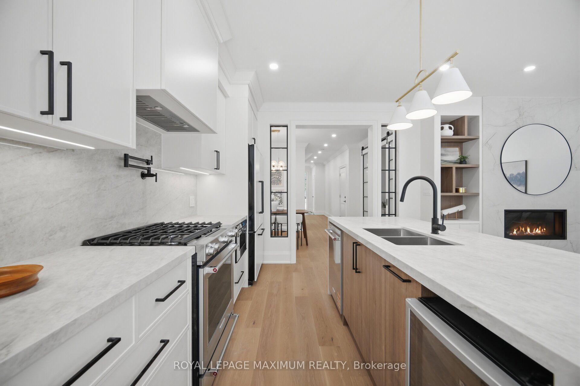 Photo 11 of 11 Park Blvd, Etobicoke, Long Branch — HOMEH