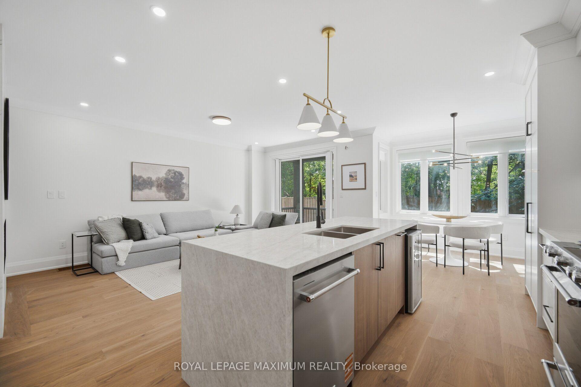 Photo 12 of 11 Park Blvd, Etobicoke, Long Branch — HOMEH