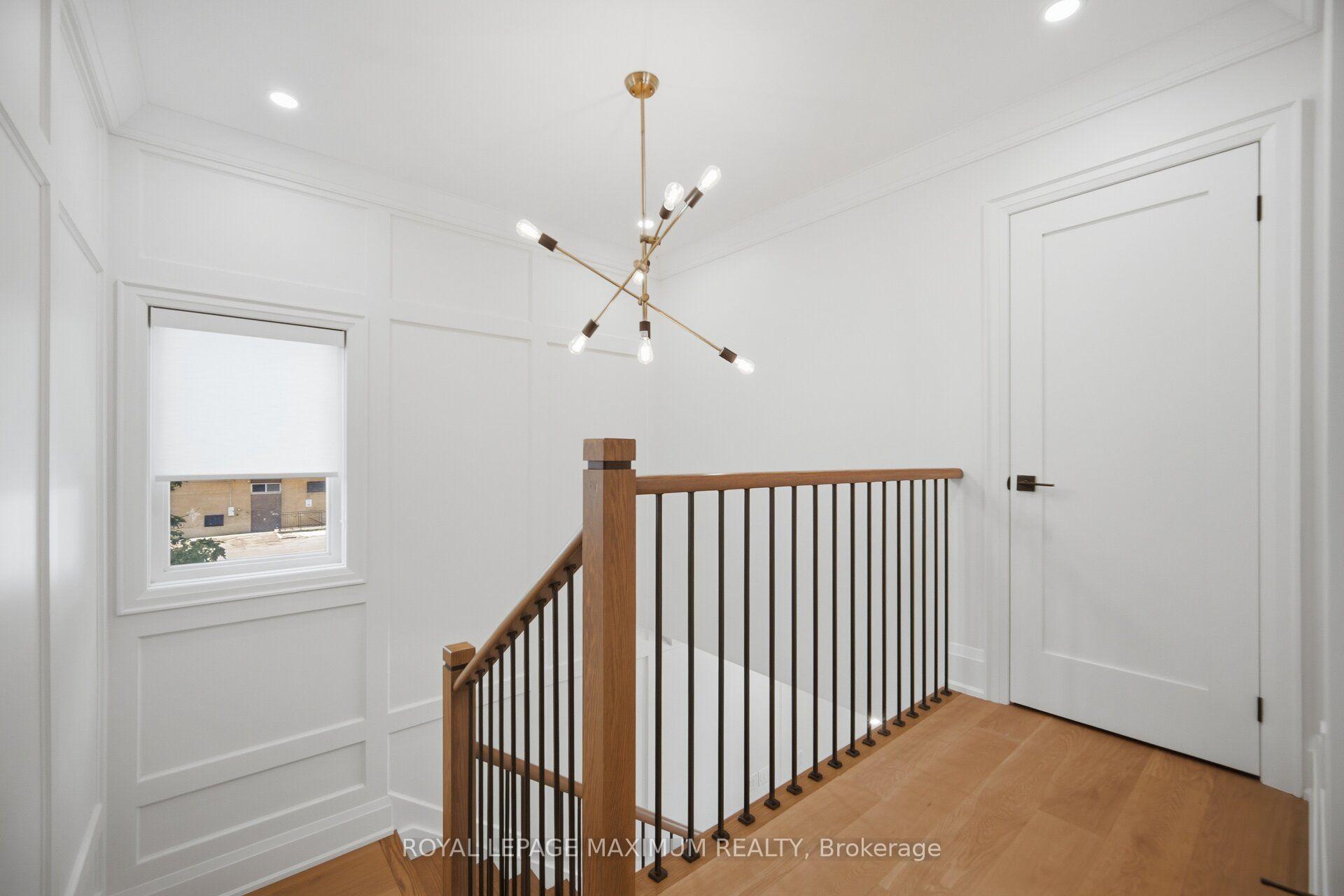 Photo 20 of 11 Park Blvd, Etobicoke, Long Branch — HOMEH