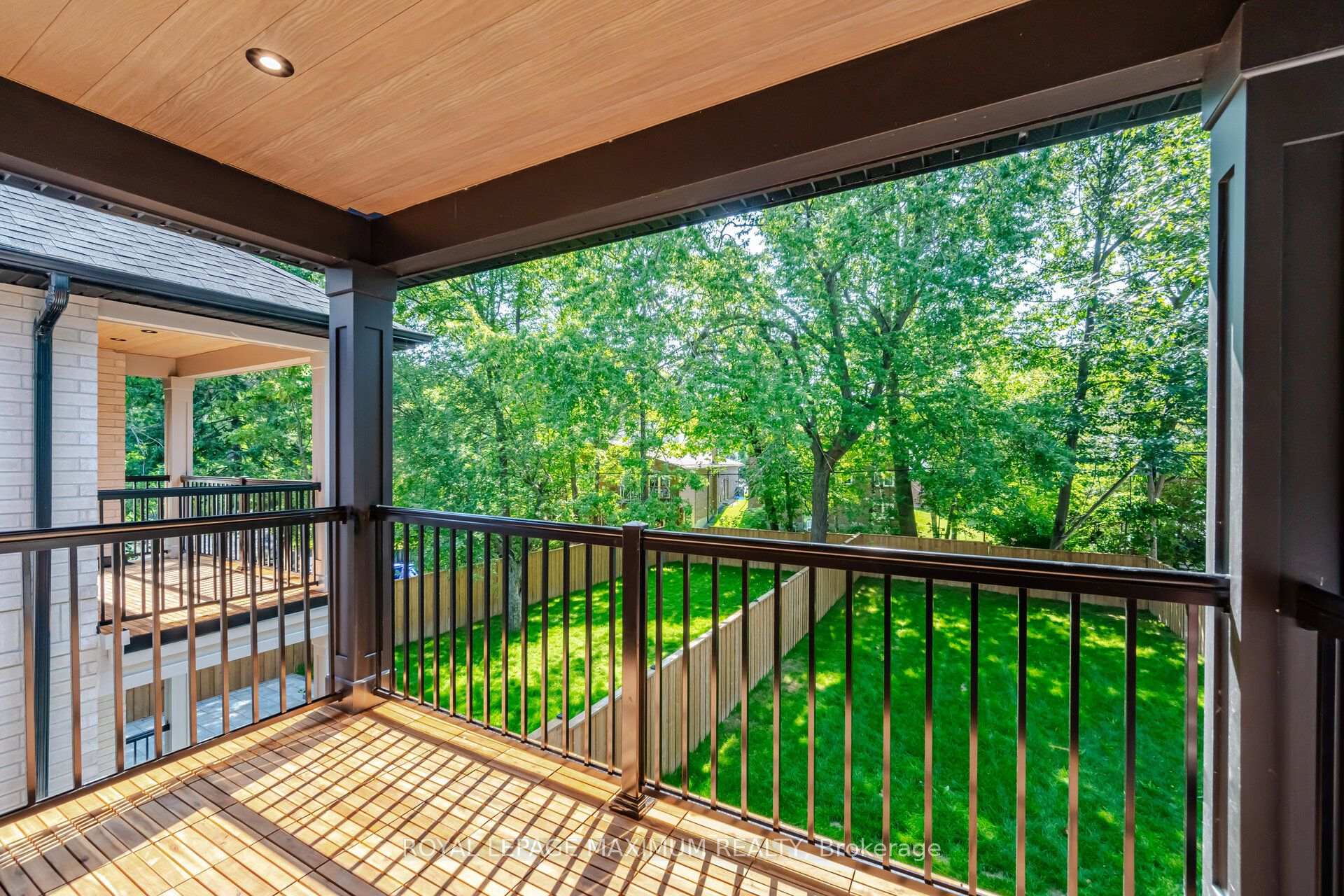 Photo 24 of 11 Park Blvd, Etobicoke, Long Branch — HOMEH