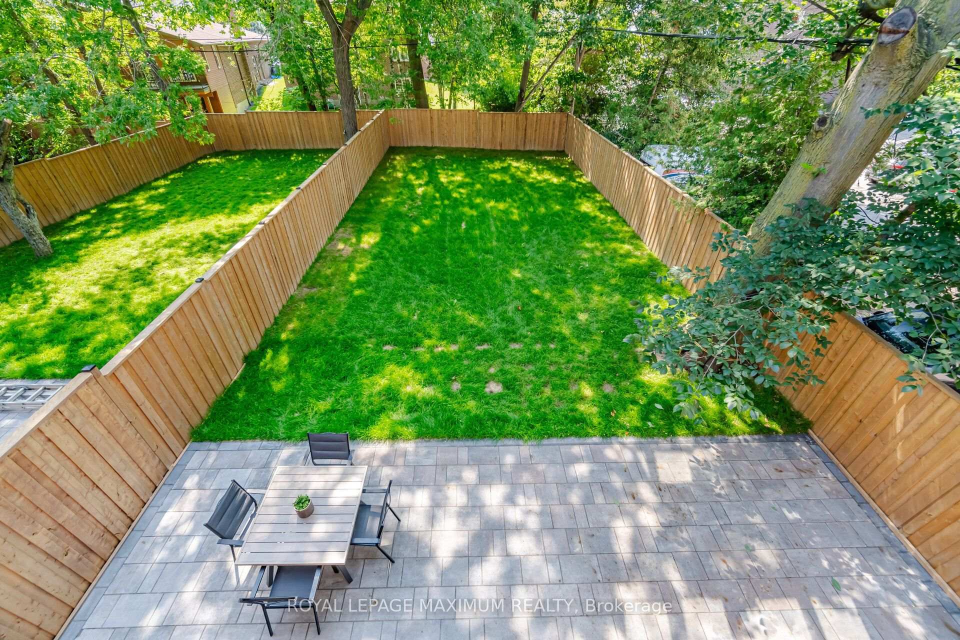 Photo 25 of 11 Park Blvd, Etobicoke, Long Branch — HOMEH