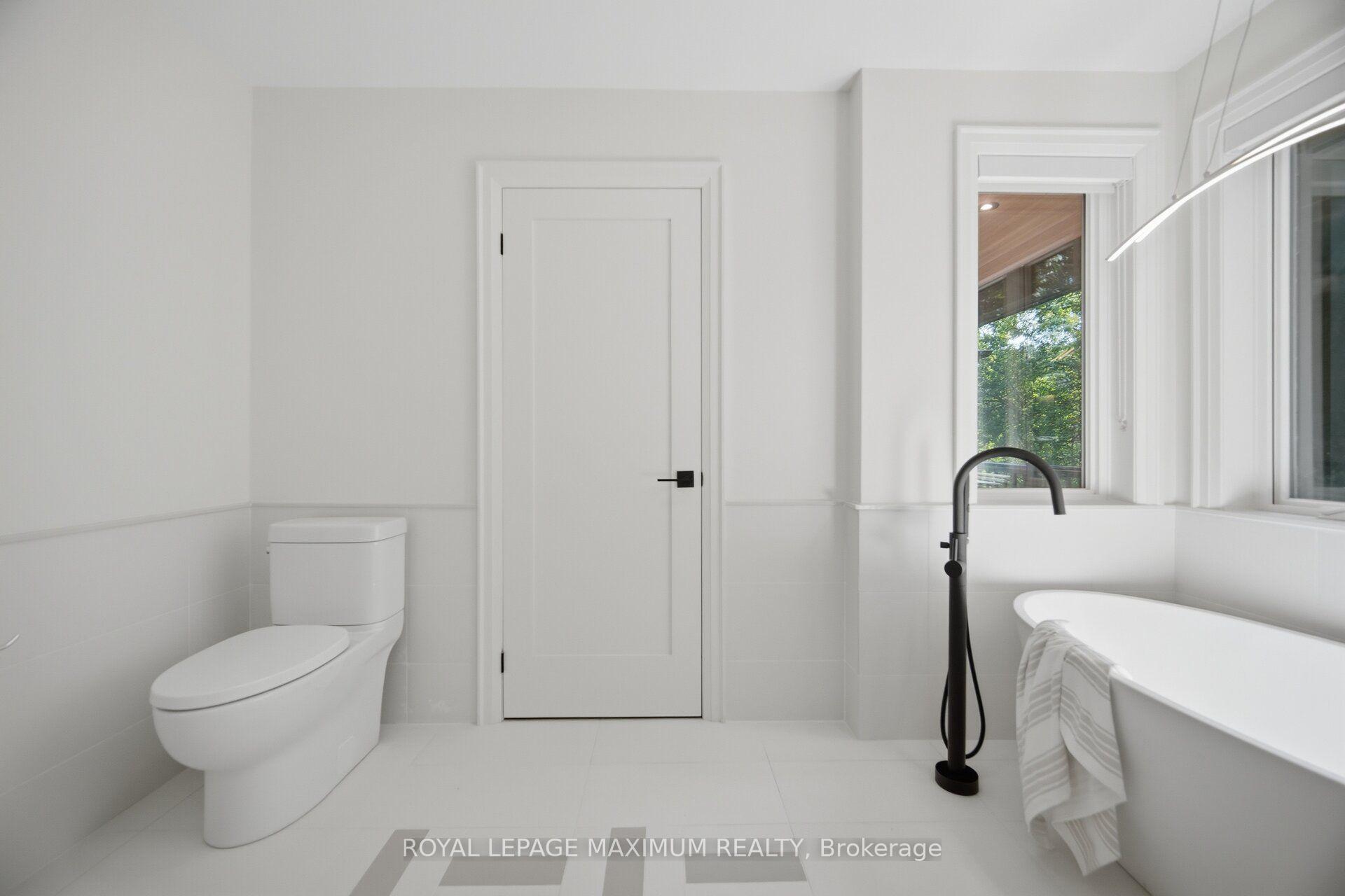 Photo 27 of 11 Park Blvd, Etobicoke, Long Branch — HOMEH