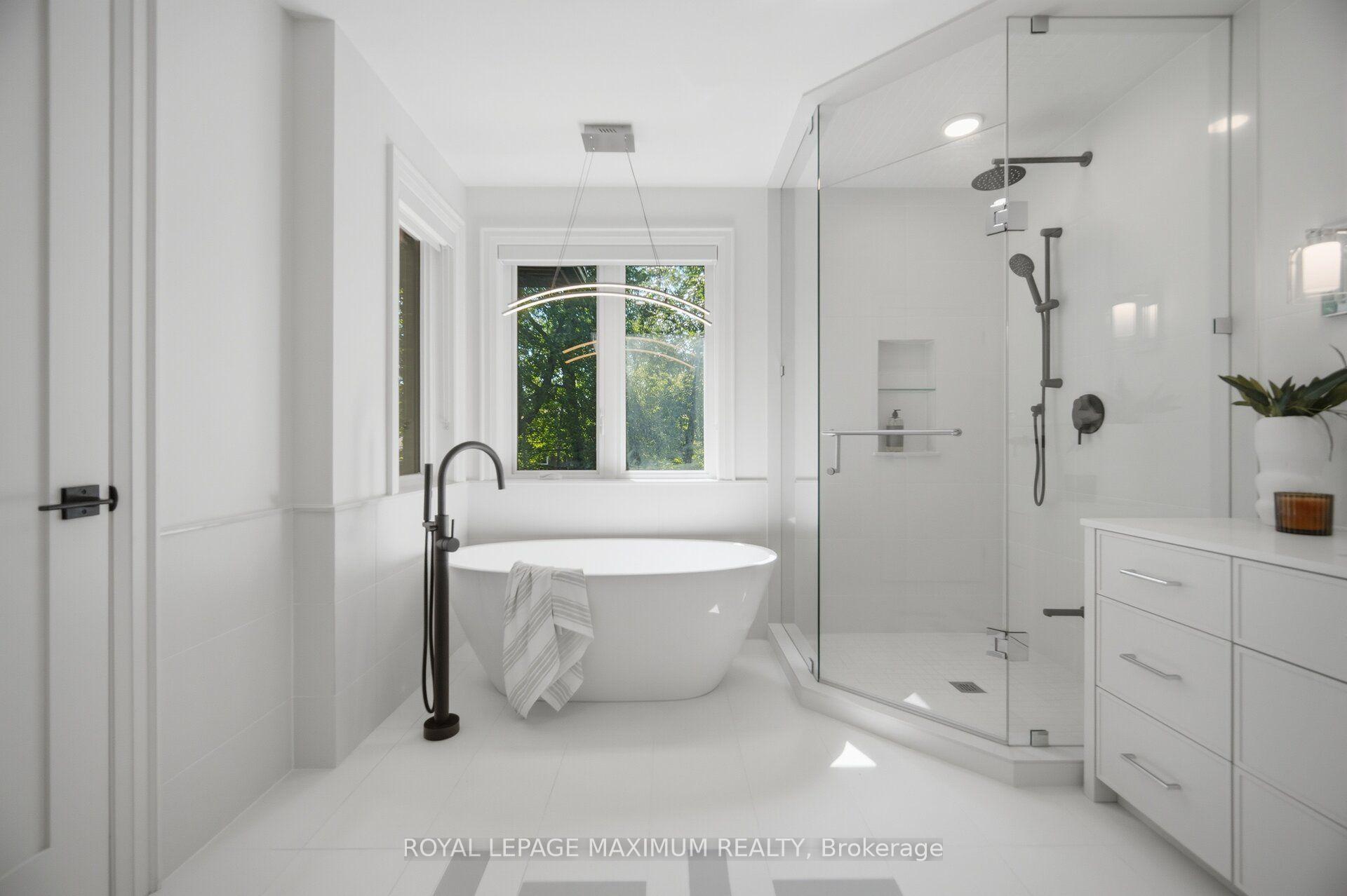 Photo 28 of 11 Park Blvd, Etobicoke, Long Branch — HOMEH