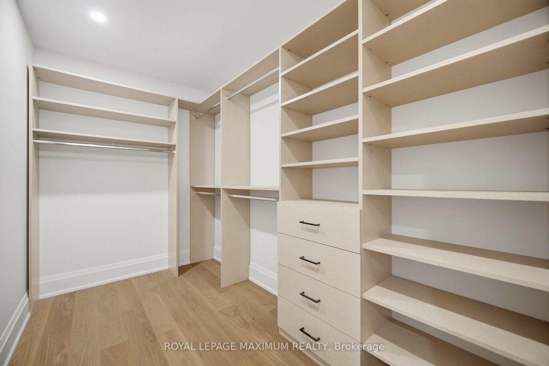 Photo 29 of 11 Park Blvd, Etobicoke, Long Branch — HOMEH