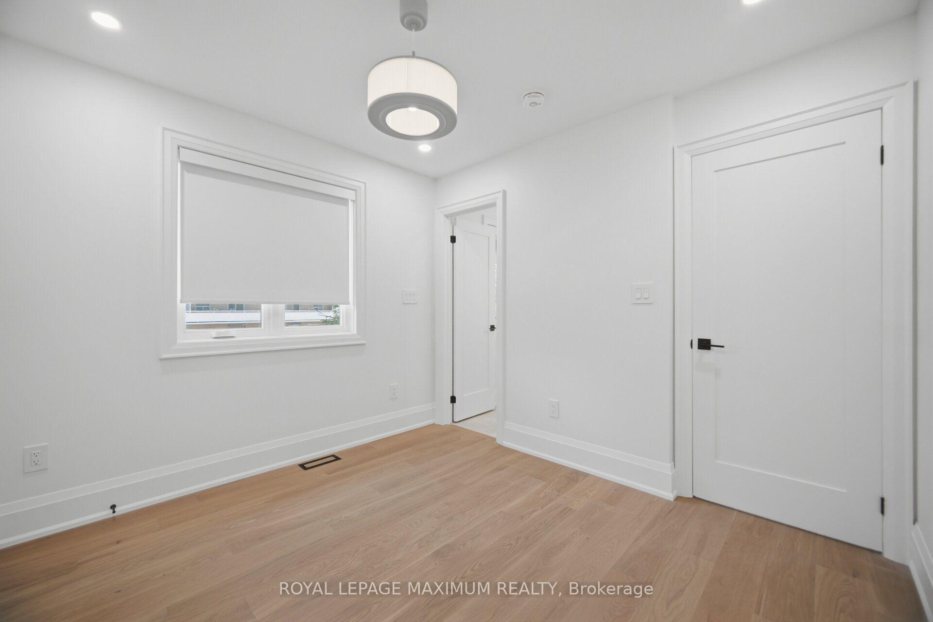 Photo 33 of 11 Park Blvd, Etobicoke, Long Branch — HOMEH
