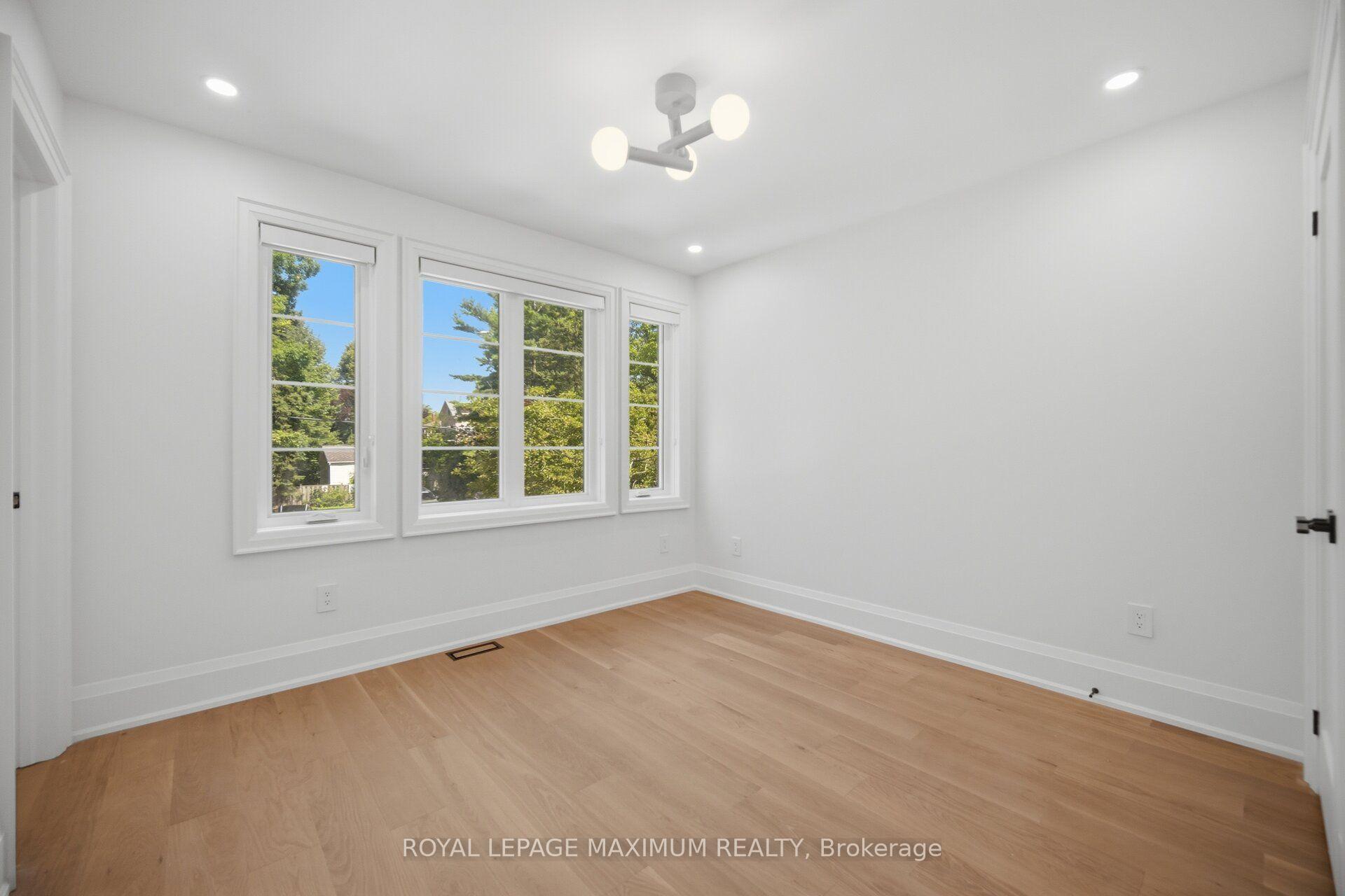 Photo 34 of 11 Park Blvd, Etobicoke, Long Branch — HOMEH