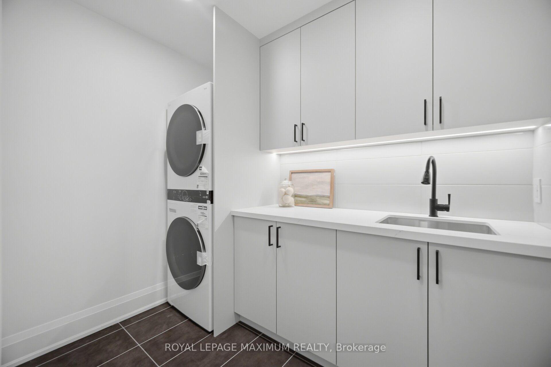 Photo 37 of 11 Park Blvd, Etobicoke, Long Branch — HOMEH