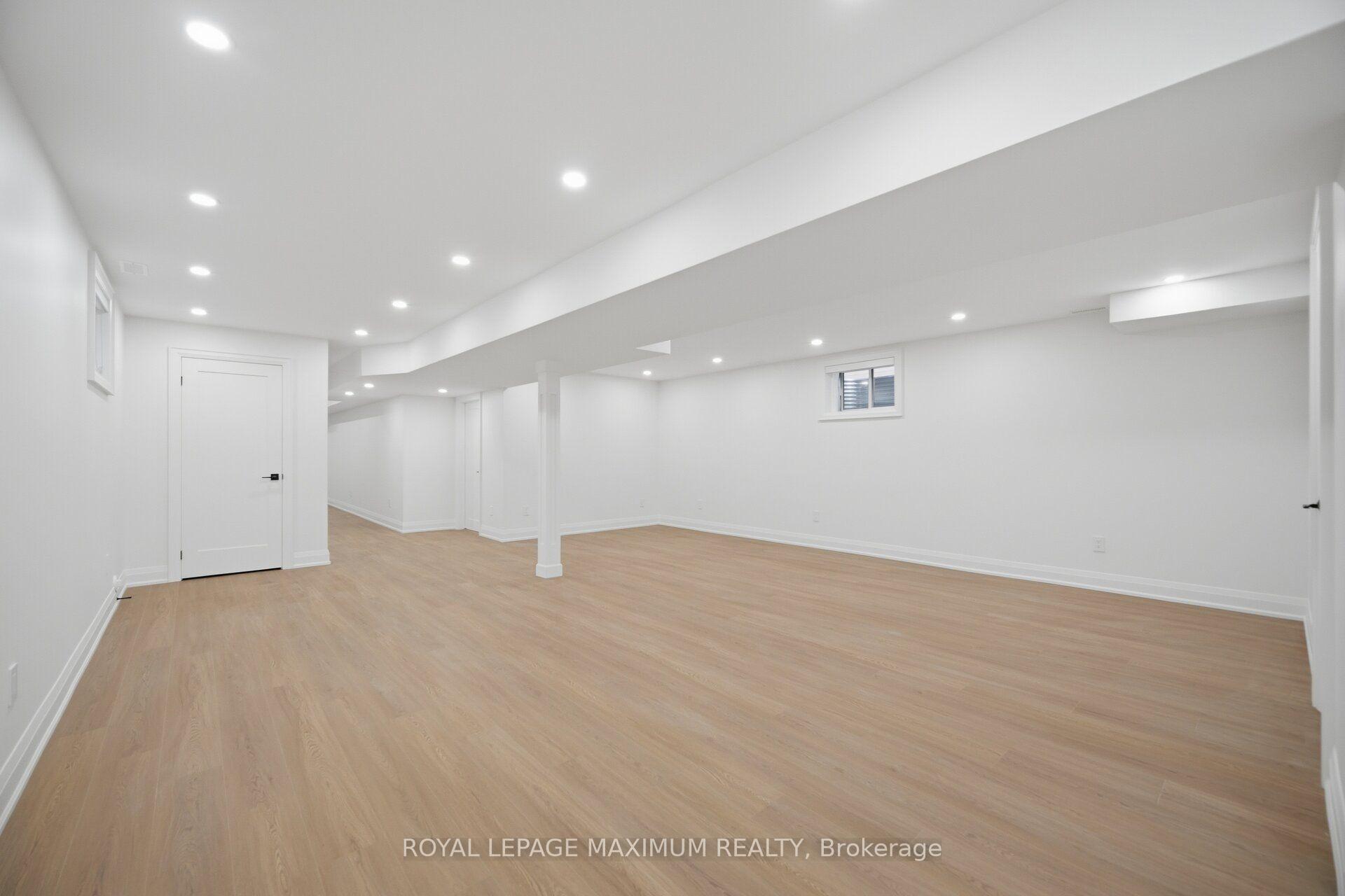 Photo 39 of 11 Park Blvd, Etobicoke, Long Branch — HOMEH