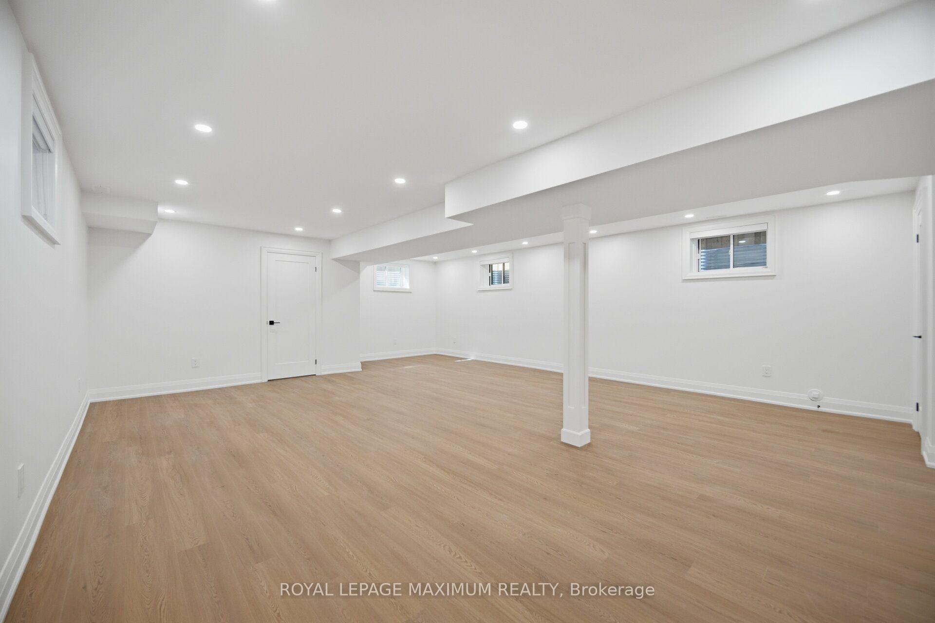 Photo 40 of 11 Park Blvd, Etobicoke, Long Branch — HOMEH