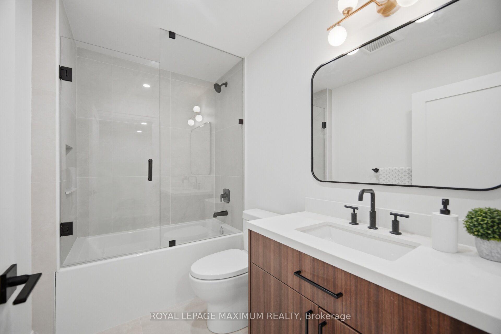 Photo 41 of 11 Park Blvd, Etobicoke, Long Branch — HOMEH