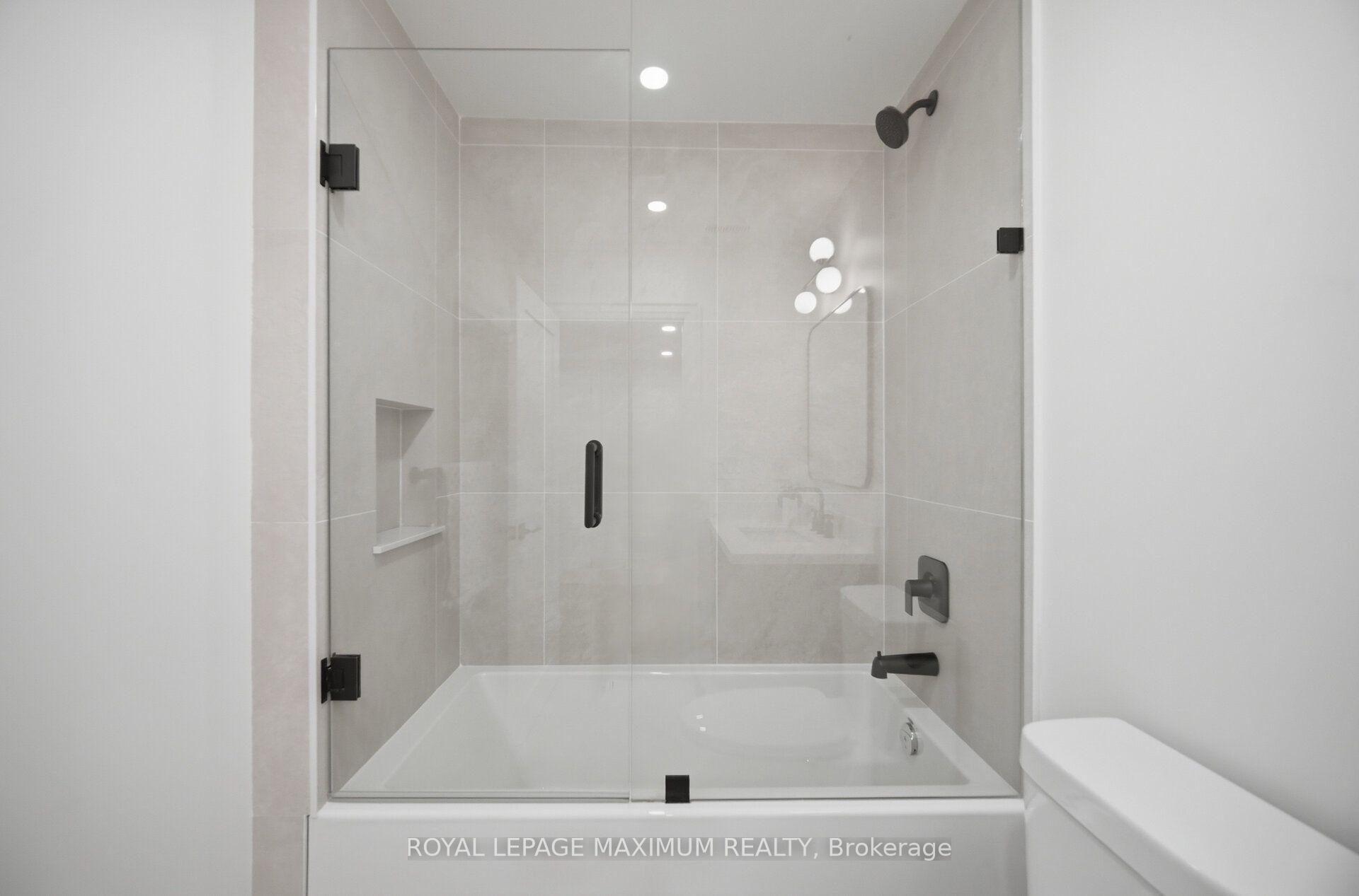 Photo 42 of 11 Park Blvd, Etobicoke, Long Branch — HOMEH