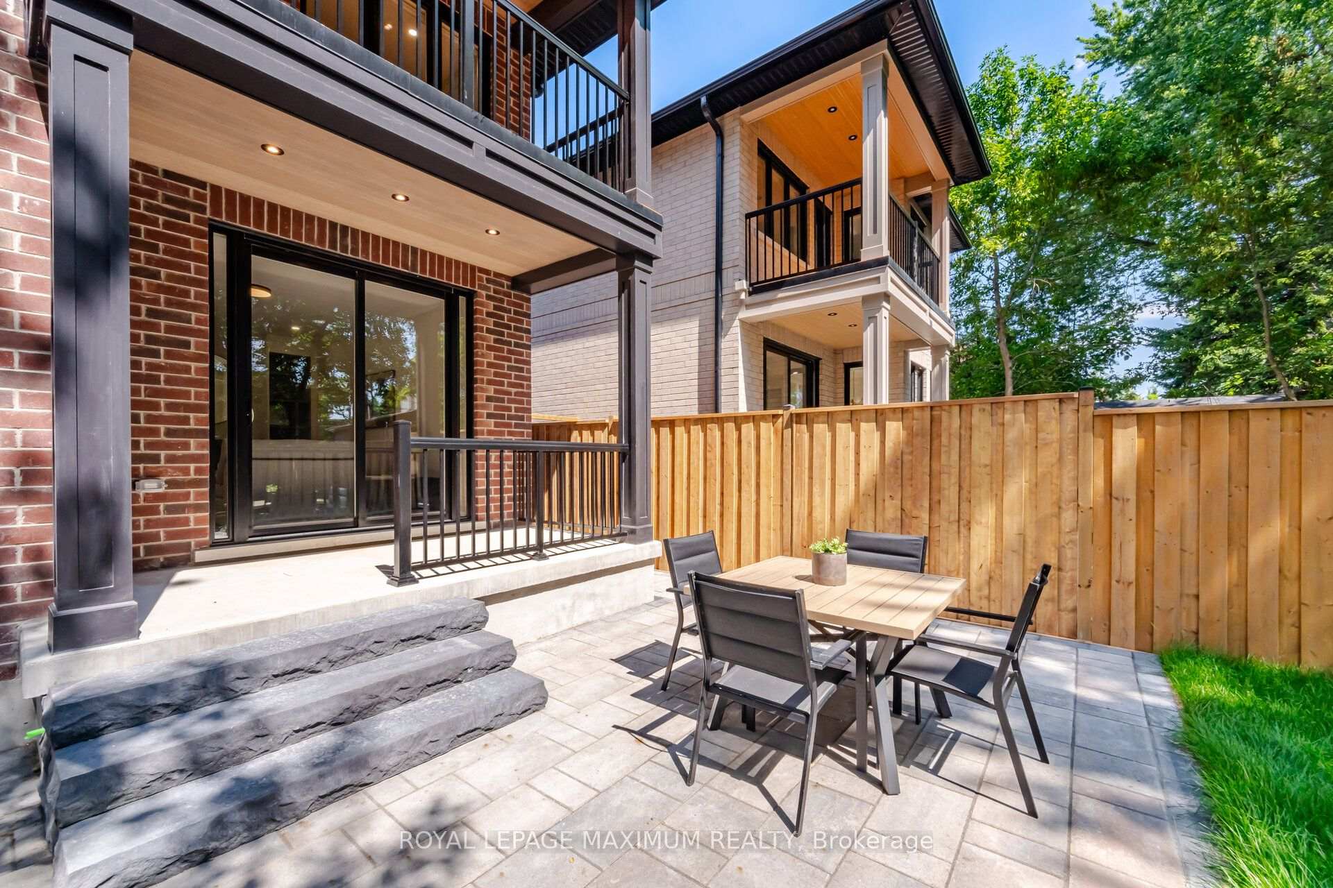 Photo 43 of 11 Park Blvd, Etobicoke, Long Branch — HOMEH
