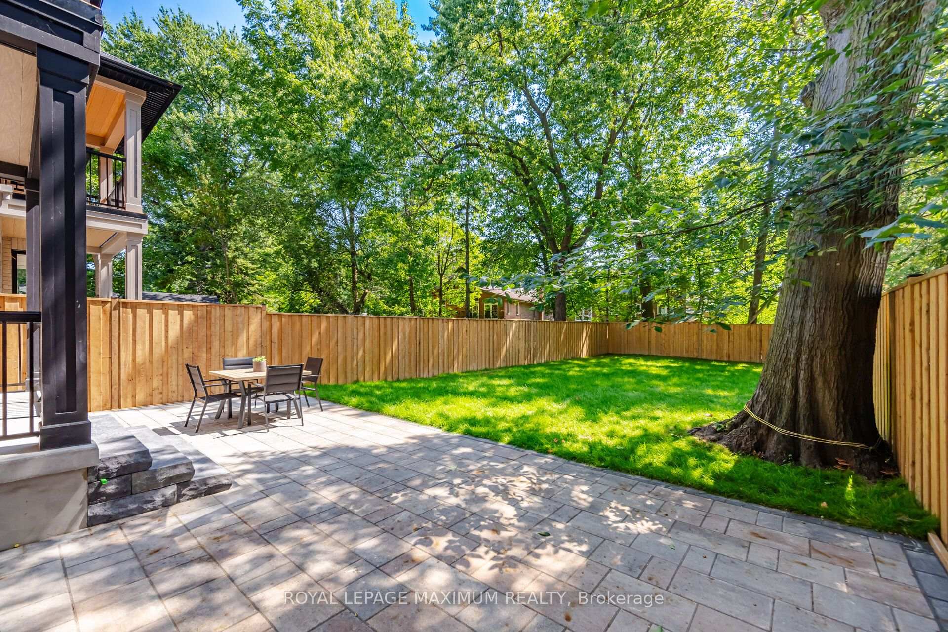 Photo 45 of 11 Park Blvd, Etobicoke, Long Branch — HOMEH