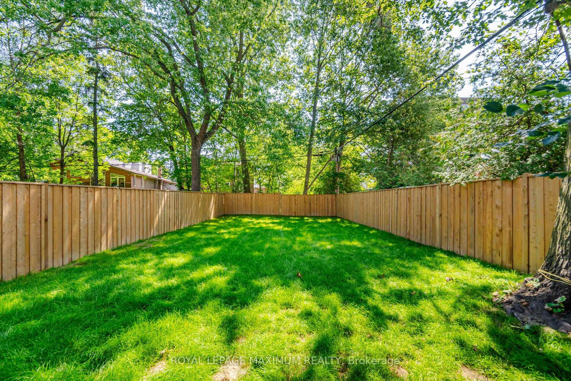 Photo 46 of 11 Park Blvd, Etobicoke, Long Branch — HOMEH