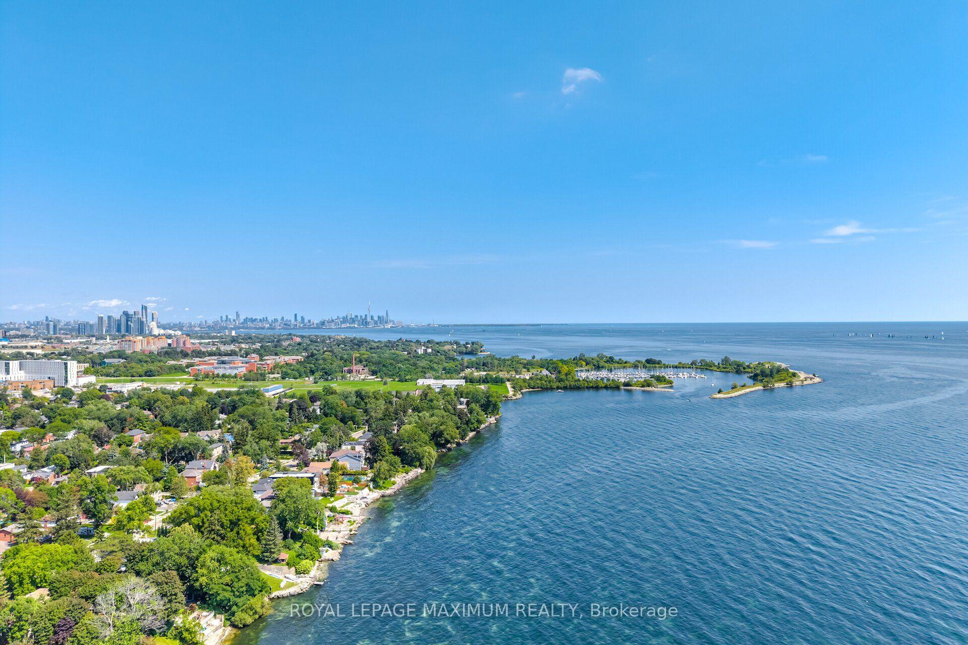 Photo 48 of 11 Park Blvd, Etobicoke, Long Branch — HOMEH