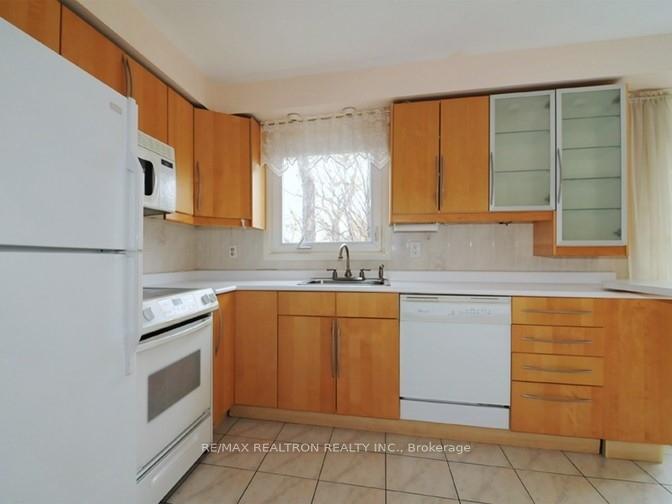 Photo 5 of 56 Riviera Drive, Vaughan, Glen Shields — HOMEH