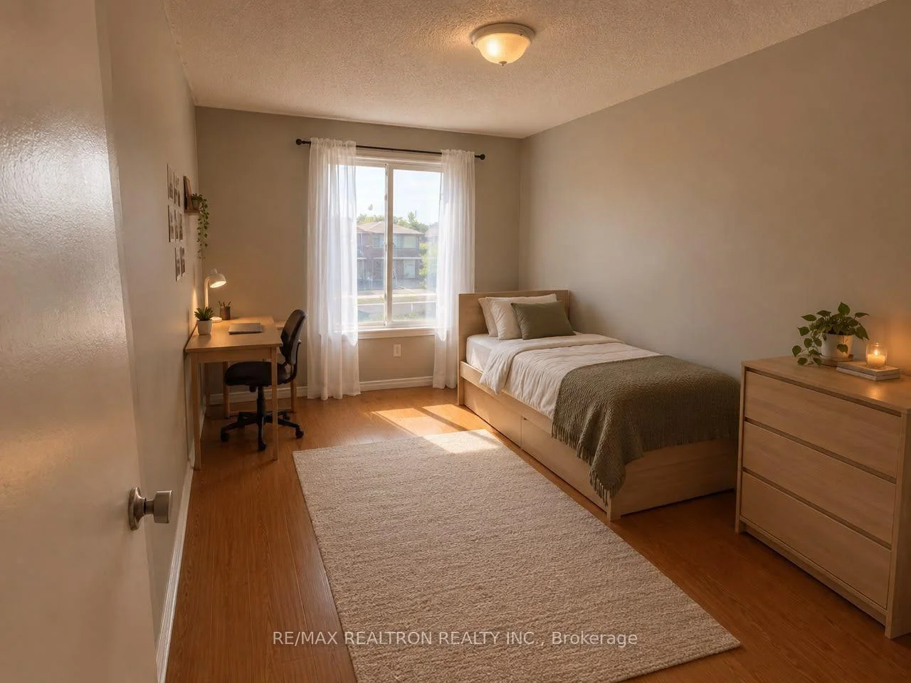 Photo 16 of 56 Riviera Drive, Vaughan, Glen Shields — HOMEH
