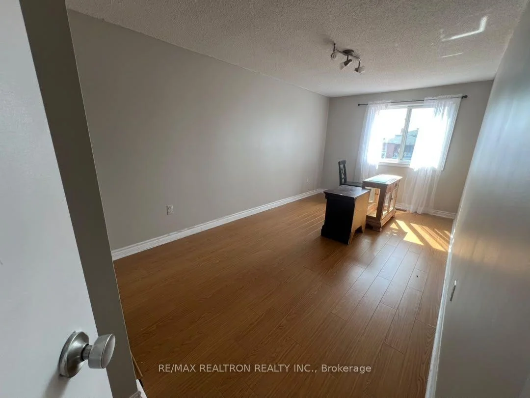 Photo 18 of 56 Riviera Drive, Vaughan, Glen Shields — HOMEH