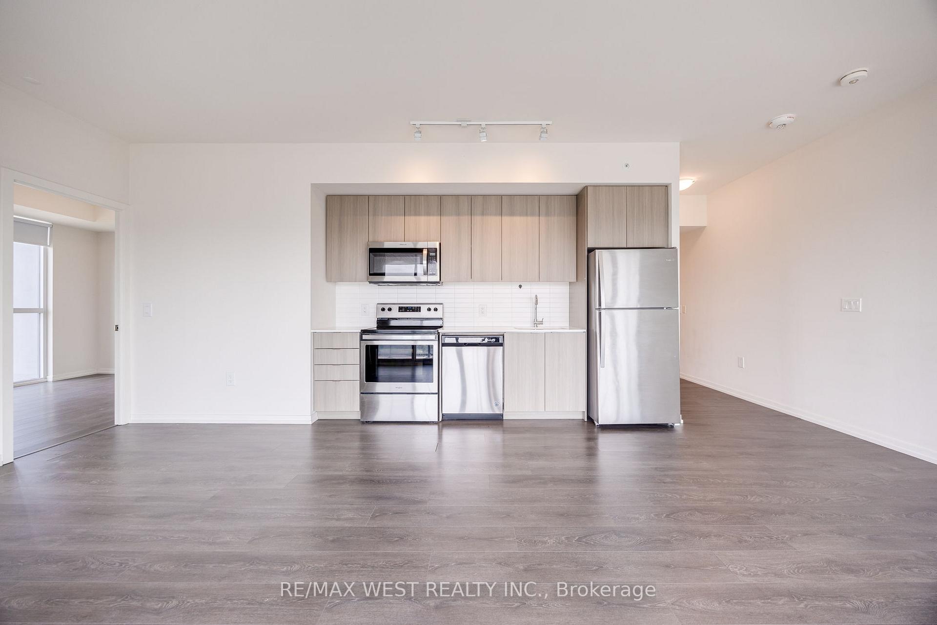 Photo 4 of Unit 902, 3237 Bayview Avenue, North York, Bayview Woods-Steeles — HOMEH