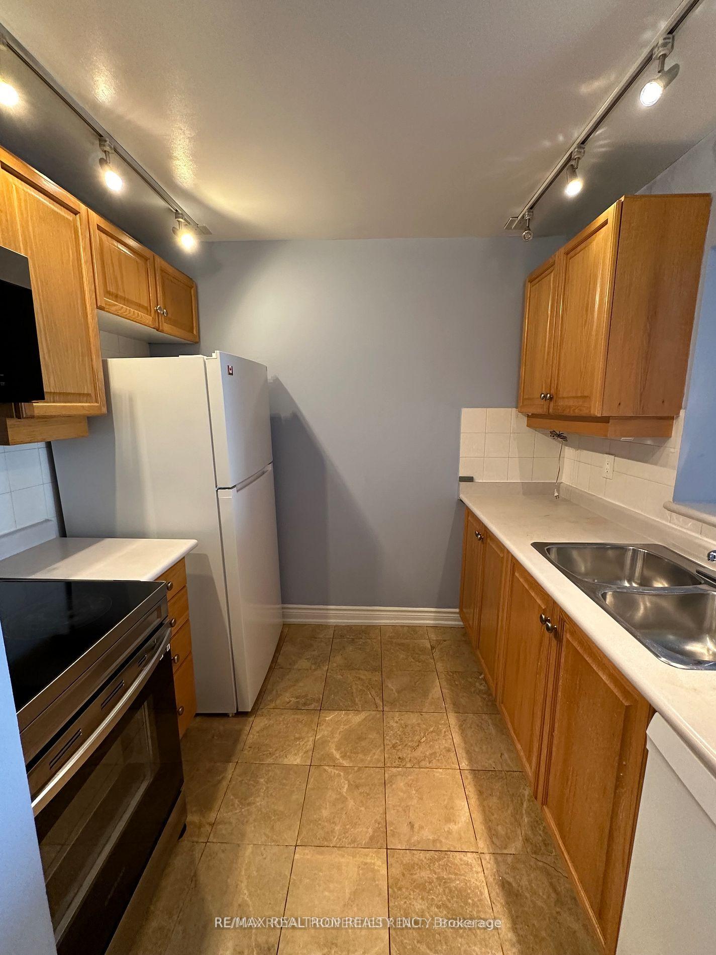 Photo 13 of Unit 718, 88 Corporate Drive, Scarborough, Woburn — HOMEH
