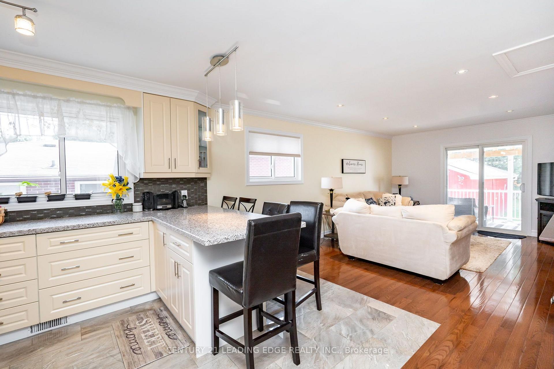 Photo 5 of 258 Nipigon Street, Oshawa, McLaughlin — HOMEH