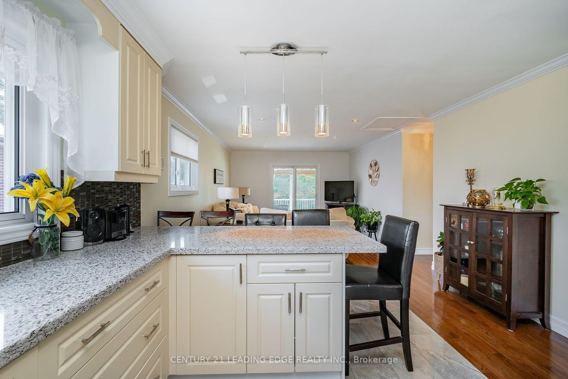 Photo 8 of 258 Nipigon Street, Oshawa, McLaughlin — HOMEH