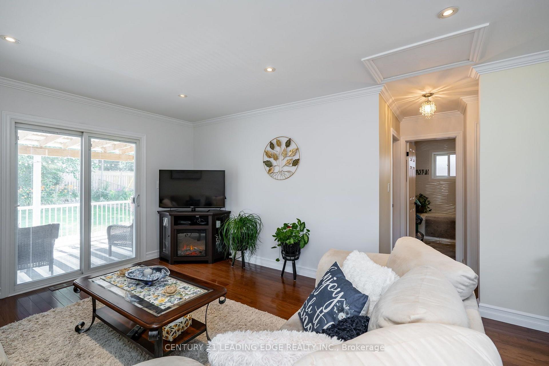Photo 11 of 258 Nipigon Street, Oshawa, McLaughlin — HOMEH