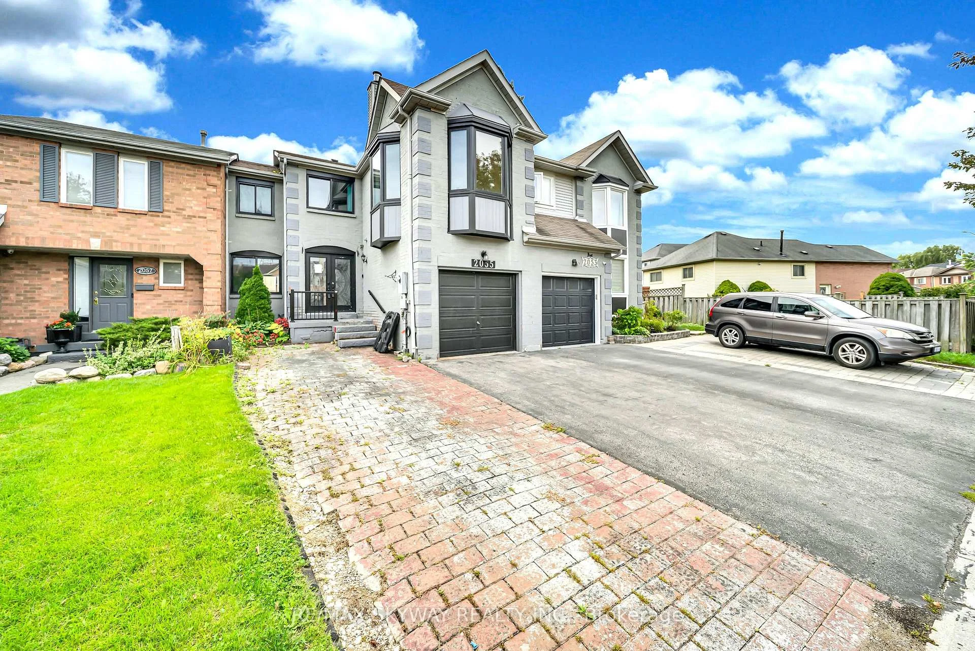 Photo 2 of 2055 Blue Ridge Crescent, Pickering, Brock Ridge — HOMEH