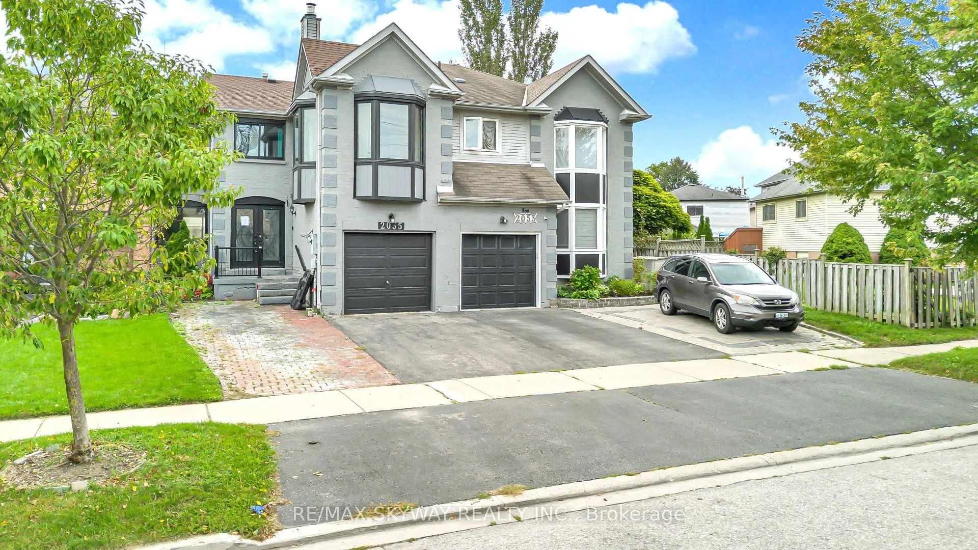 Photo 3 of 2055 Blue Ridge Crescent, Pickering, Brock Ridge — HOMEH