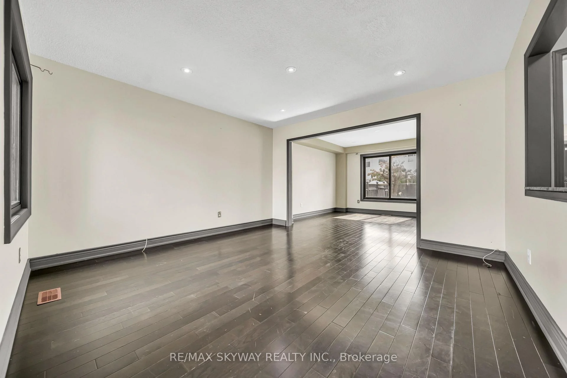 Photo 12 of 2055 Blue Ridge Crescent, Pickering, Brock Ridge — HOMEH