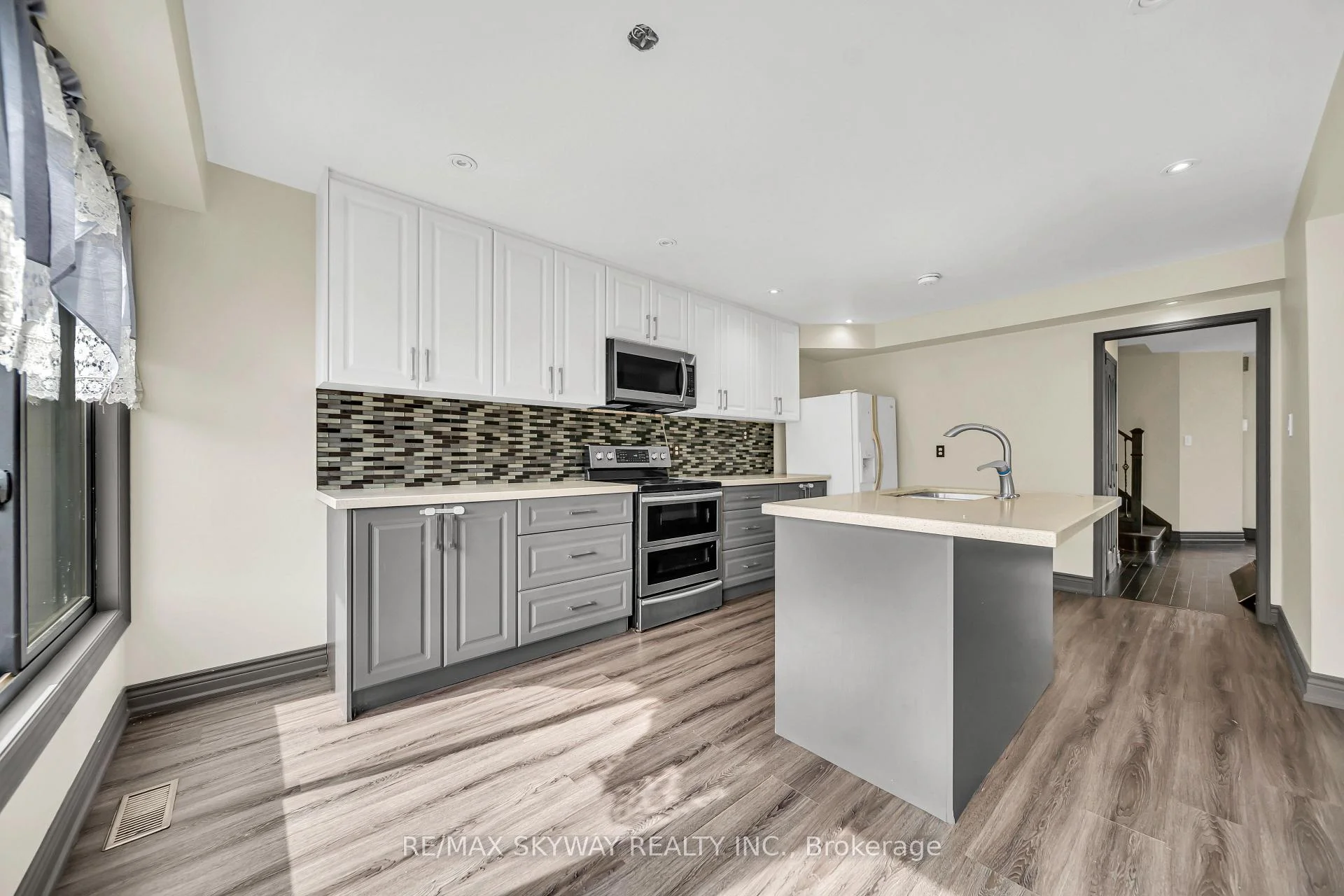 Photo 15 of 2055 Blue Ridge Crescent, Pickering, Brock Ridge — HOMEH