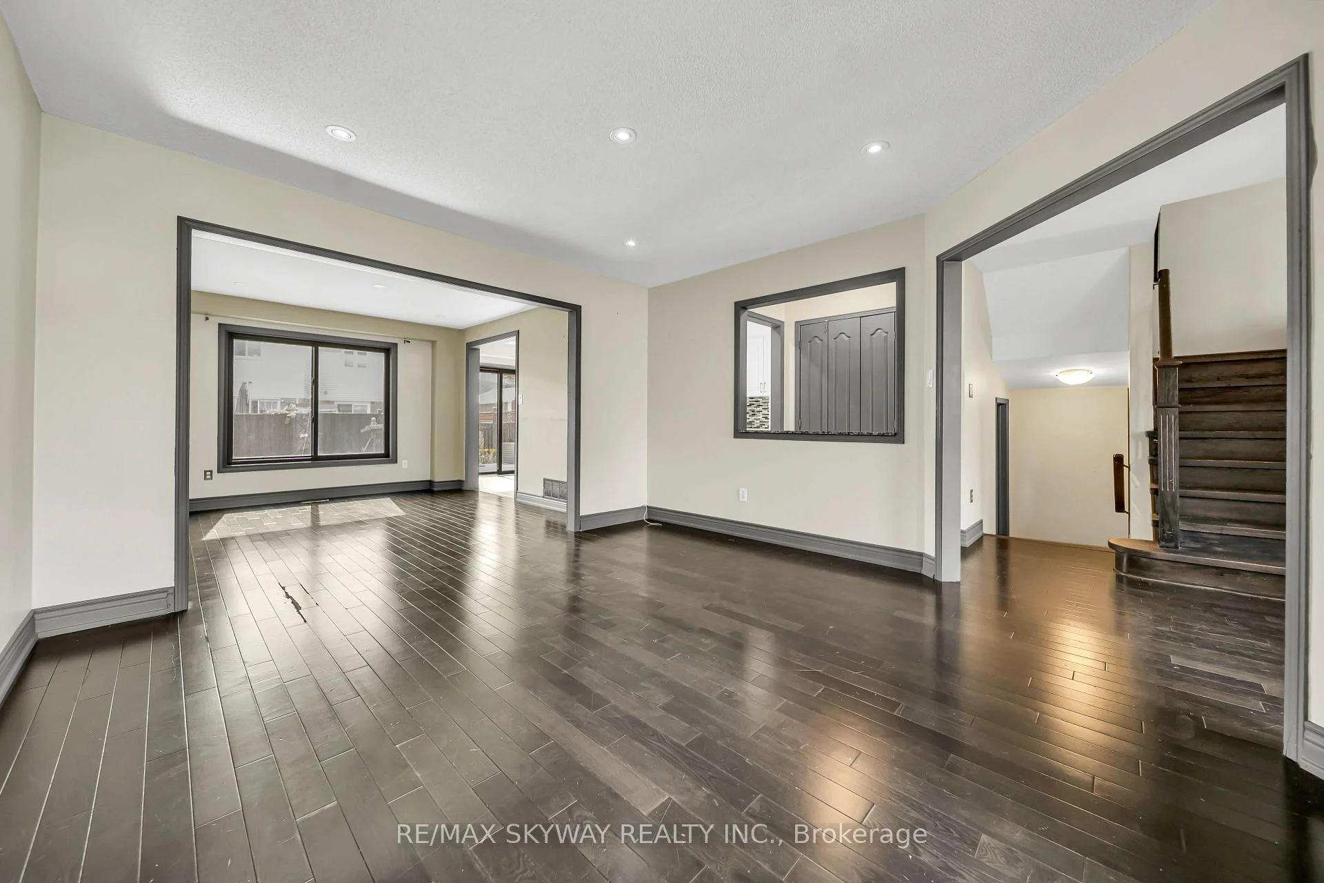 Photo 24 of 2055 Blue Ridge Crescent, Pickering, Brock Ridge — HOMEH
