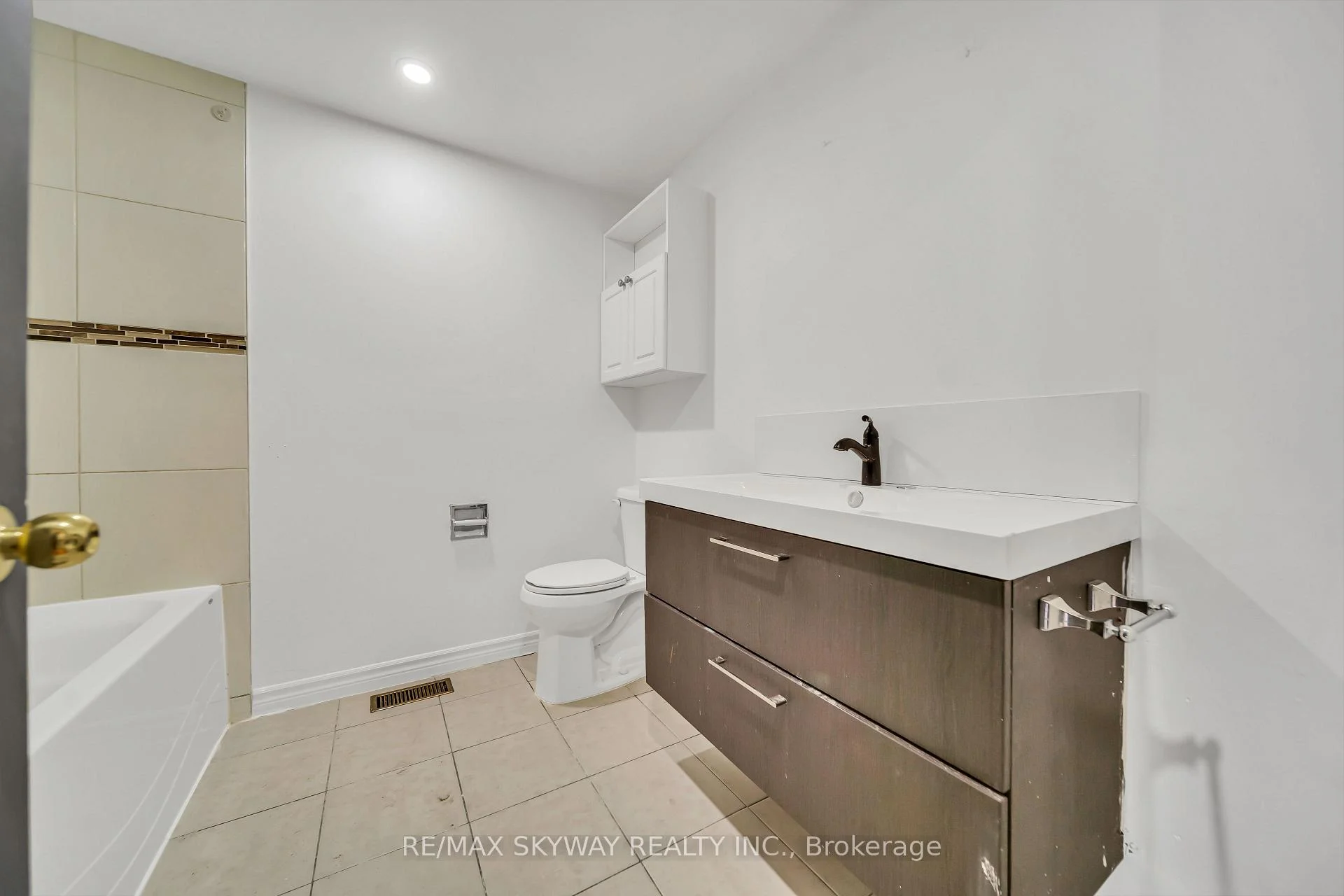 Photo 35 of 2055 Blue Ridge Crescent, Pickering, Brock Ridge — HOMEH